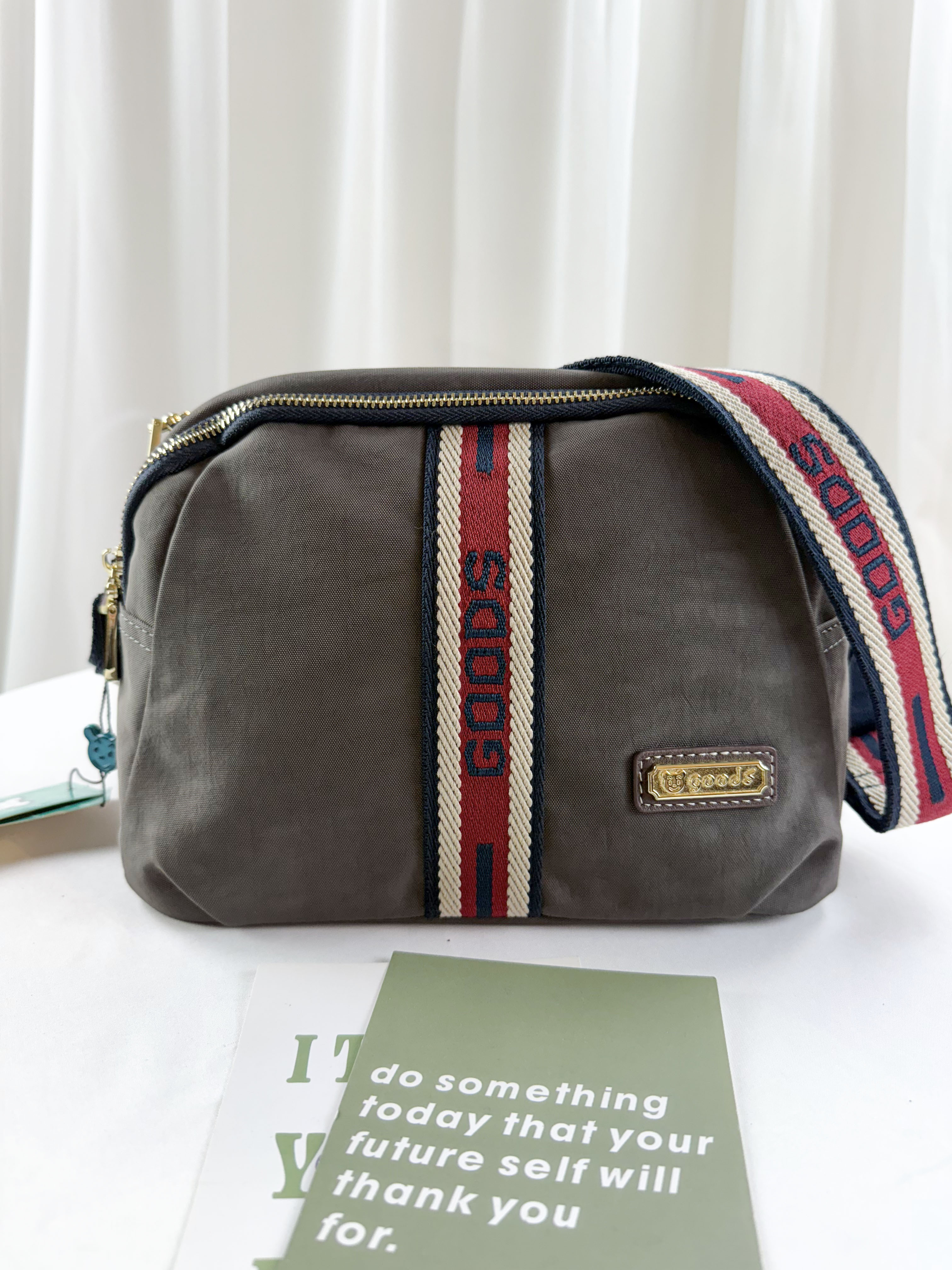 GOODS 織帶咖 水洗紋防潑水側背包 #2761