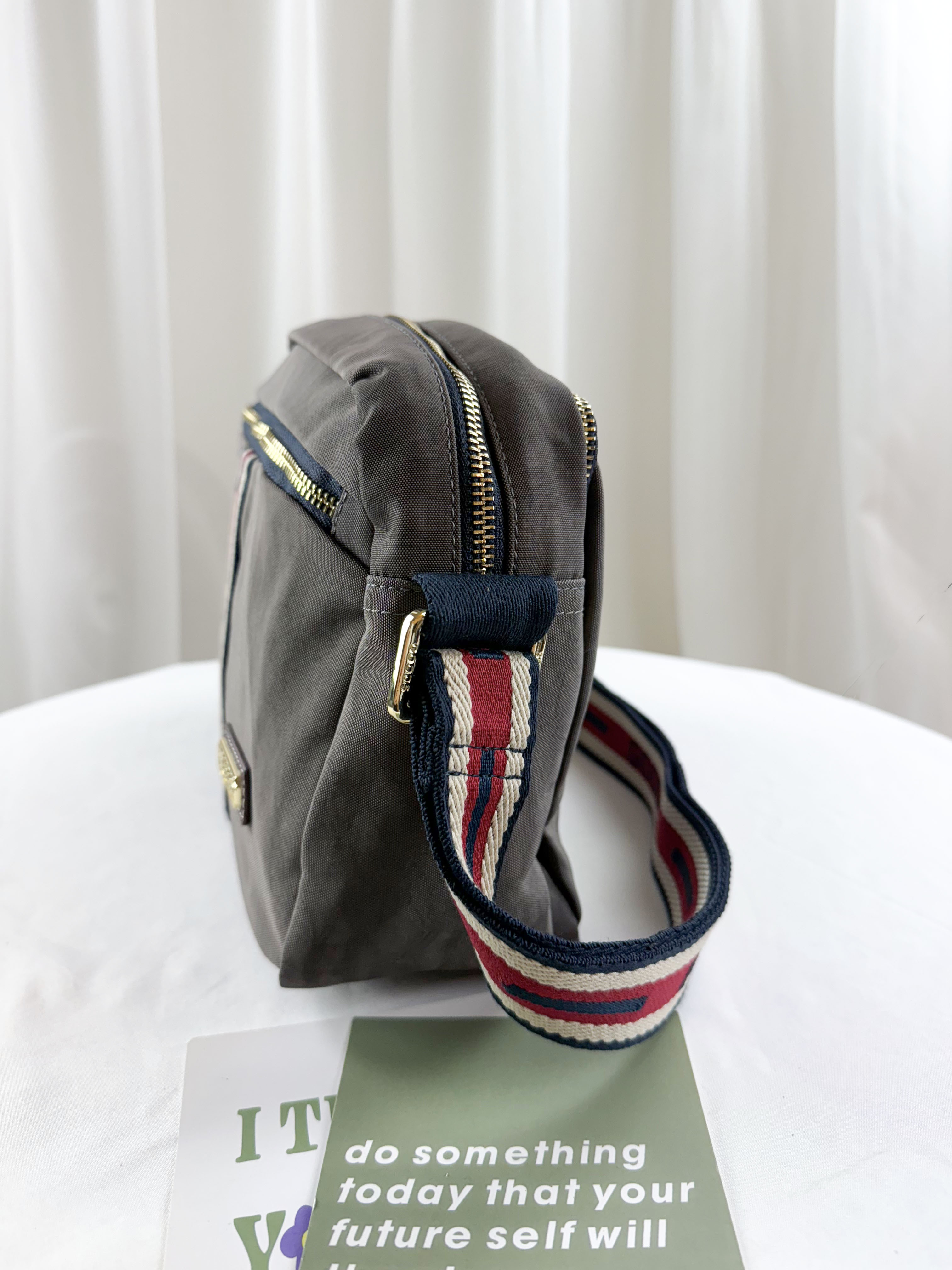 GOODS 織帶咖水洗紋防潑水側背包 #2759