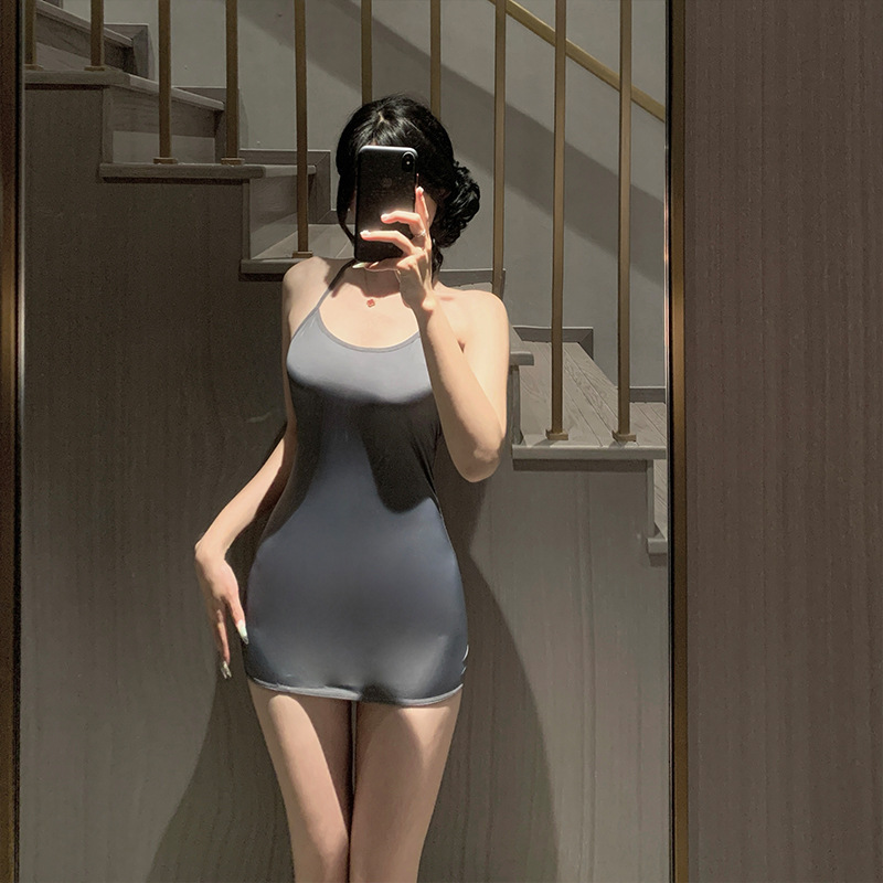 〔女友感爆錶〕露背免脫包臀吊帶純慾裙