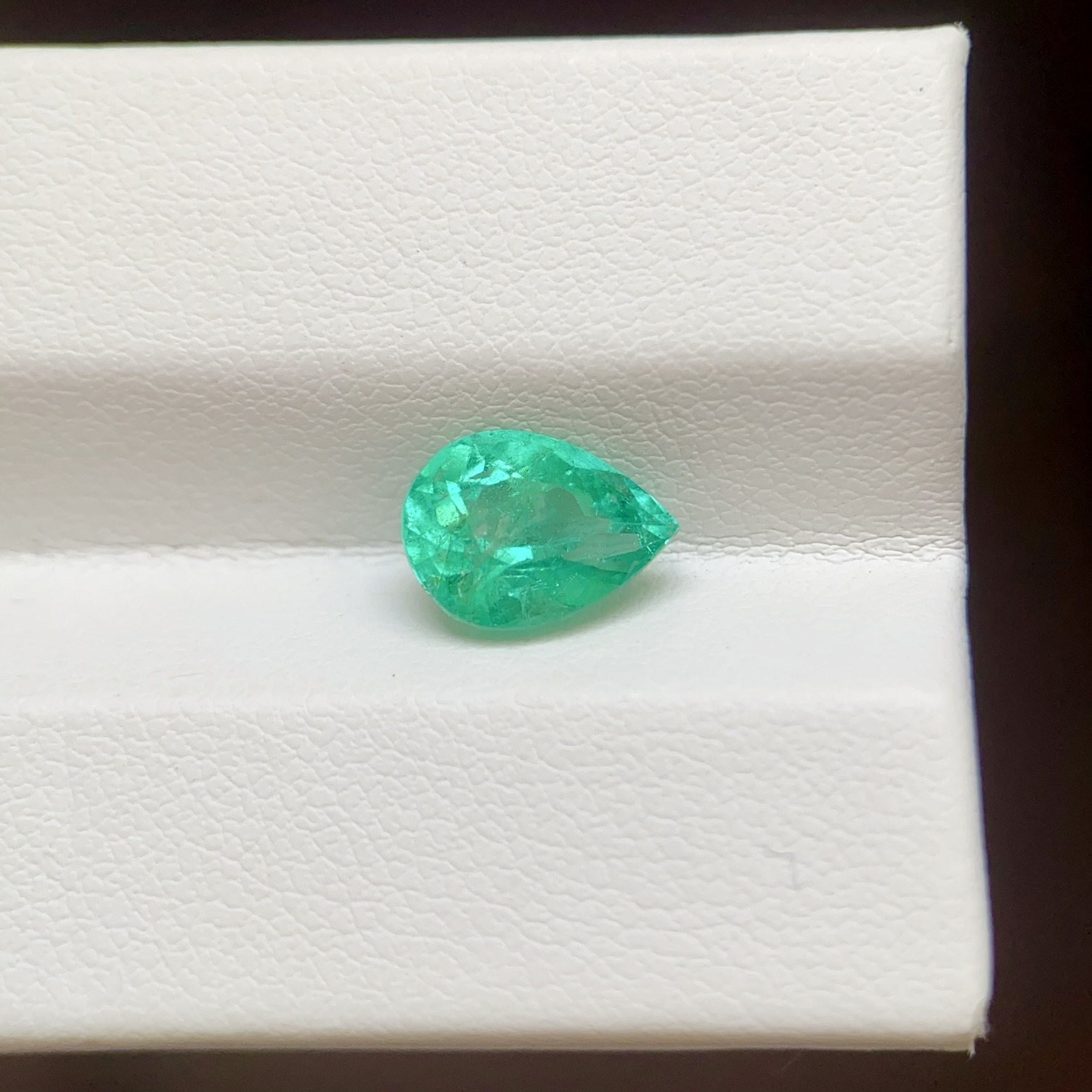 天然寶石的一種 ☆采鑫天然寶石☆**心的綻放** 珠寶級紫鋰輝(孔賽石Kunzite)~濃彩放光