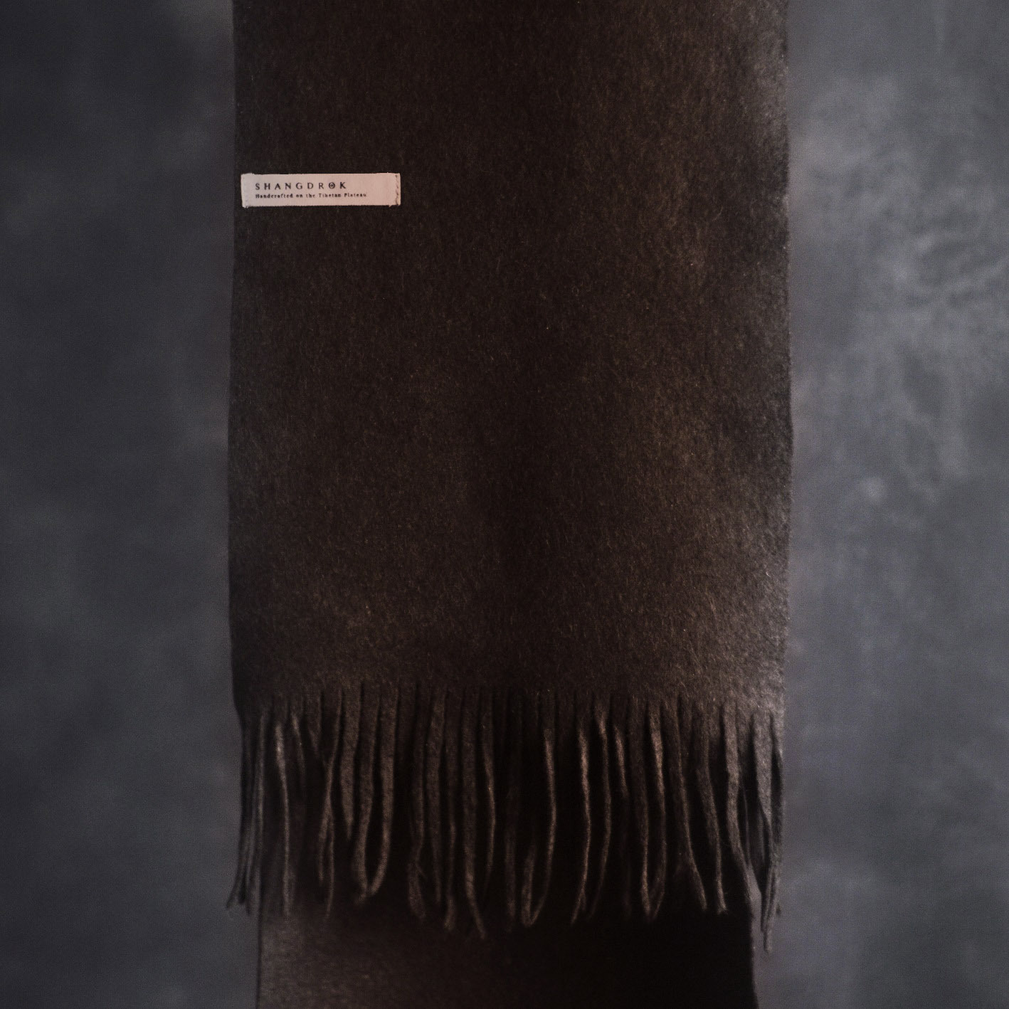 犛牛絨手工毛氈圍巾｜深褐色｜中國藏區