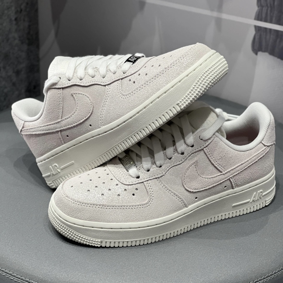 【逢甲 FUZZY】W Nike Air Force 1 麂皮 灰 HQ3499-100