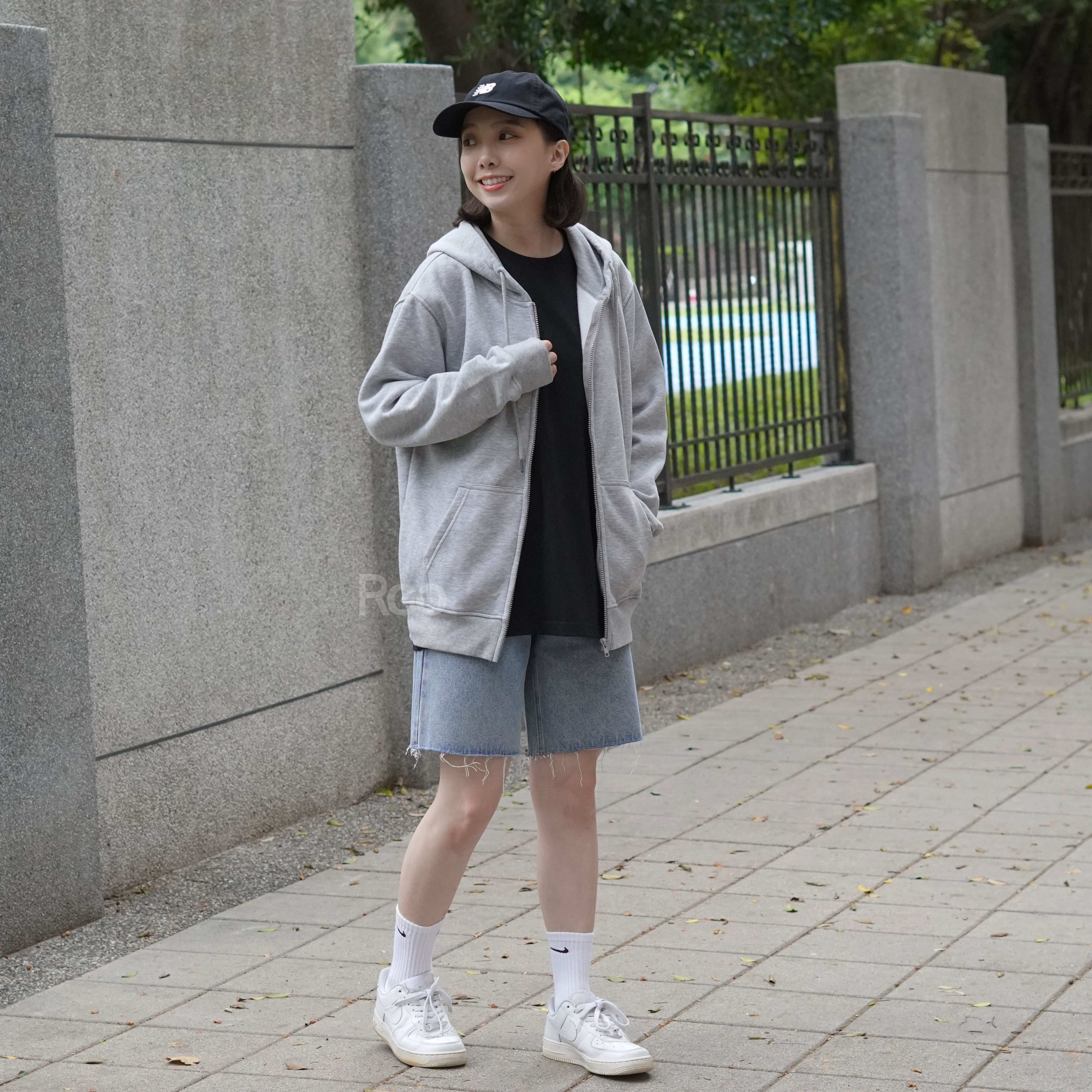 女模著素面外套麻灰