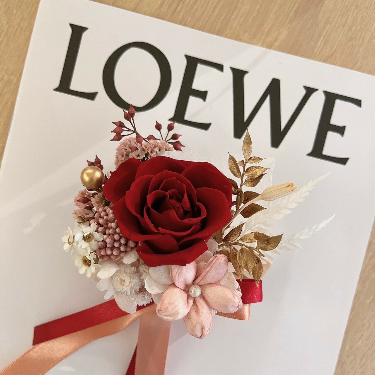 永生大玫瑰紅色系胸花