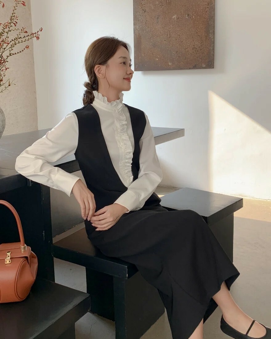 經典黑大U領後開衩背心裙長洋裝S-M (Elegant & Love)