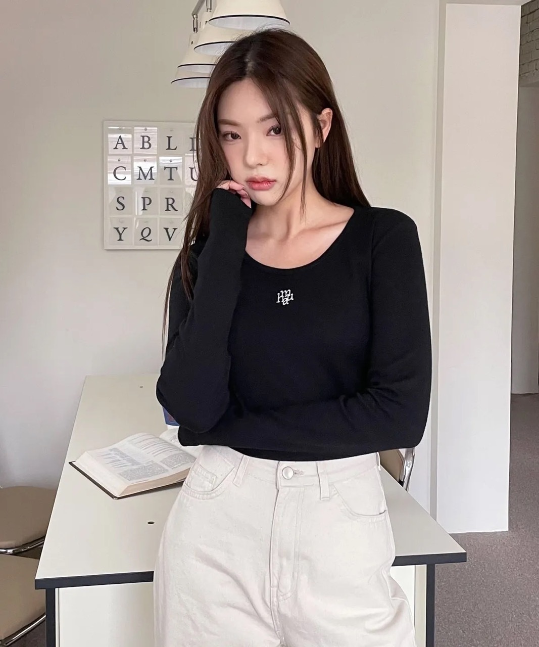 🇰🇷 MUAHMUAH 胸前刺繡LOGO U領 薄長袖 長T 秋冬 / 預購