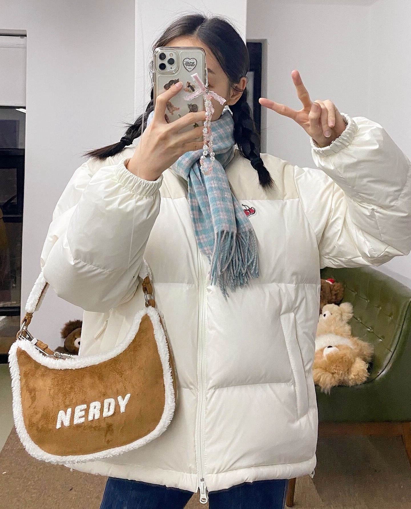 [ NERDY ]★韓国人気★SUEDE TWO-WAY HOBO BAG 韓國代購NERDY Suede Two Way Hobo Bag 多背法側背麂皮毛毛絨邊