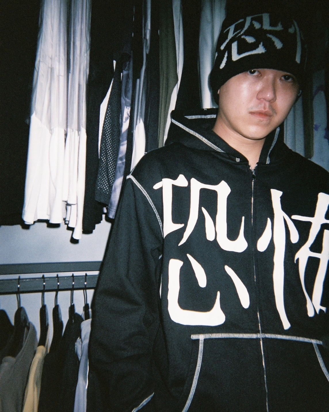 RTVG 恐怖文字 反車線加絨 連帽拉鏈外套 黑色