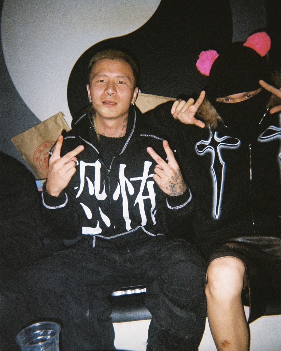 RTVG 恐怖文字 反車線加絨 連帽拉鏈外套 黑色