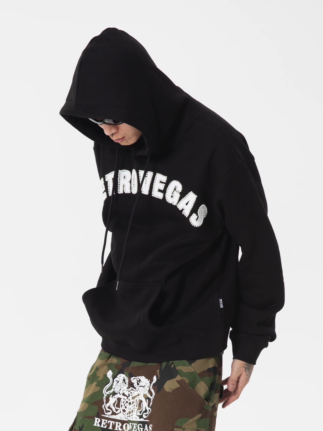 RTVG 鉚釘珍珠Logo 連帽抽繩 帽T 黑色