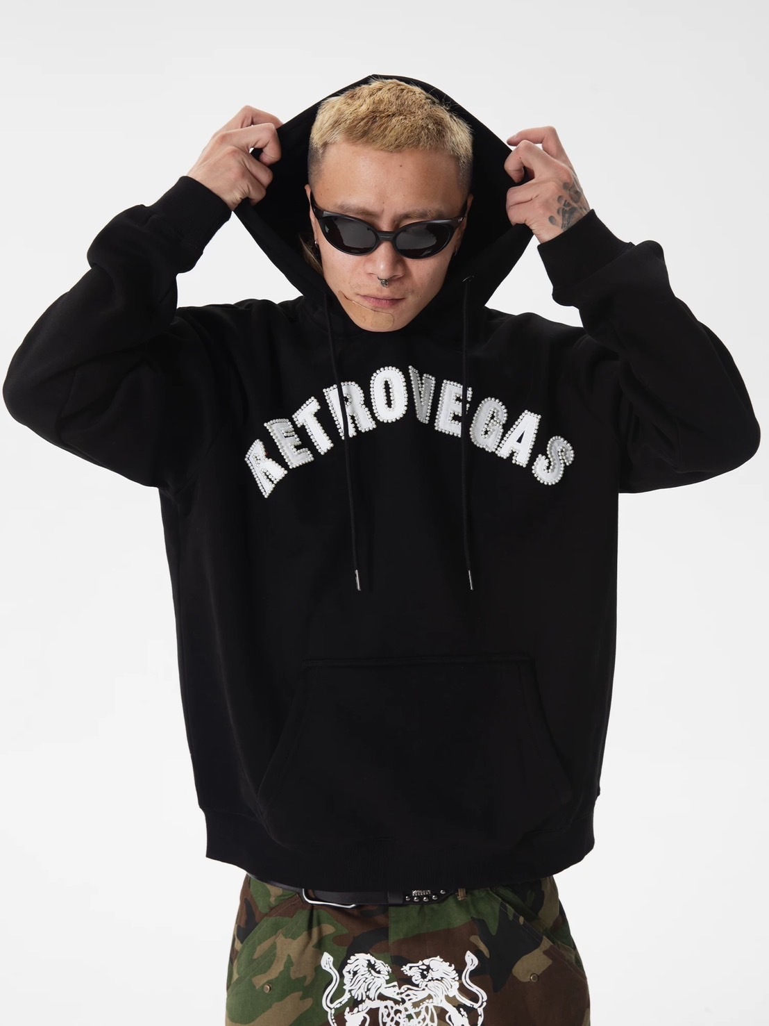 RTVG 鉚釘珍珠Logo 連帽抽繩 帽T 黑色