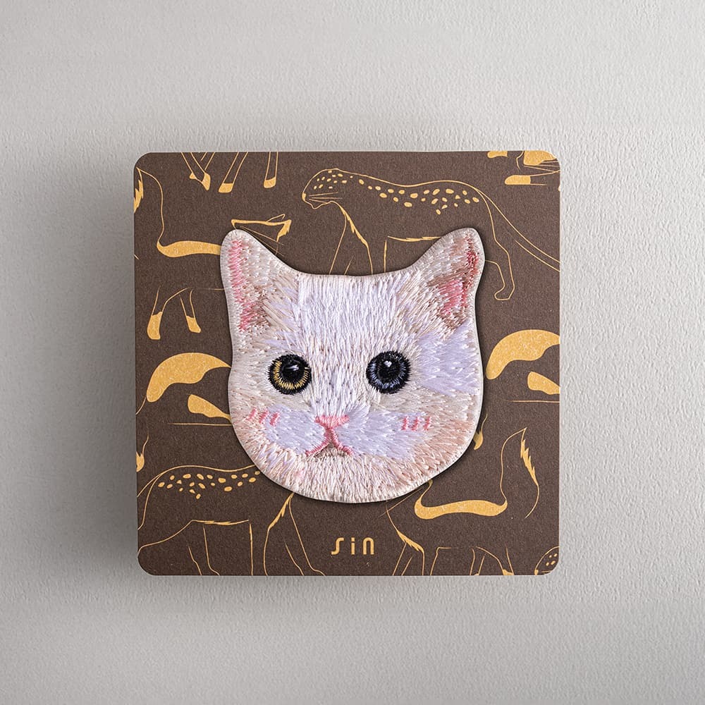 白貓大頭 貓咪刺繡貼紙｜ Sin意工作室