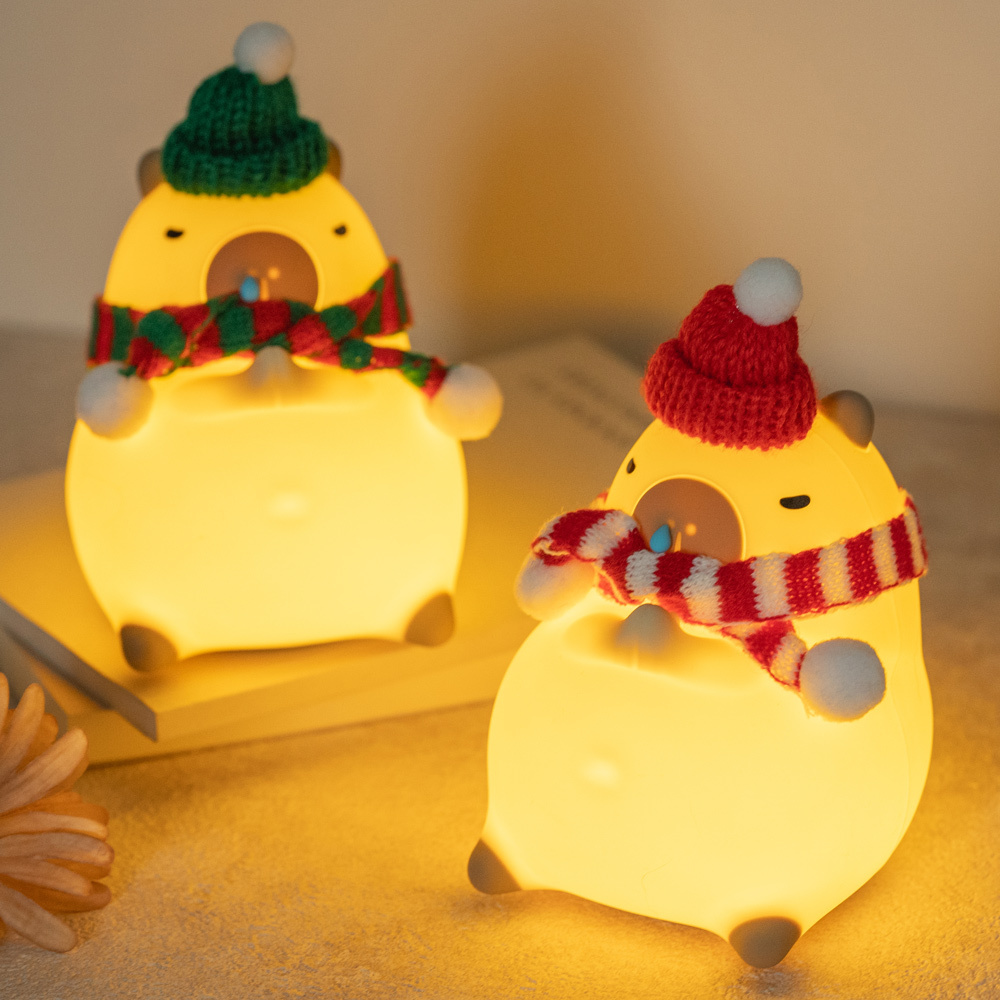 O'Pretty 歐沛媞 卡皮巴拉水豚君拍拍小夜燈附兩套圍巾帽子(11.1X9.7X12.3cm)