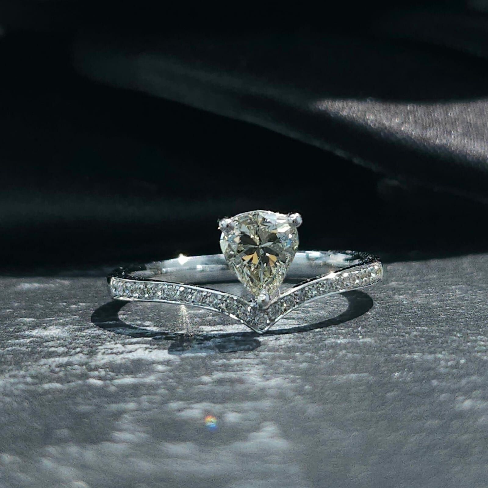 18K White Gold 0.70ct Pear Shaped Diamond Ring