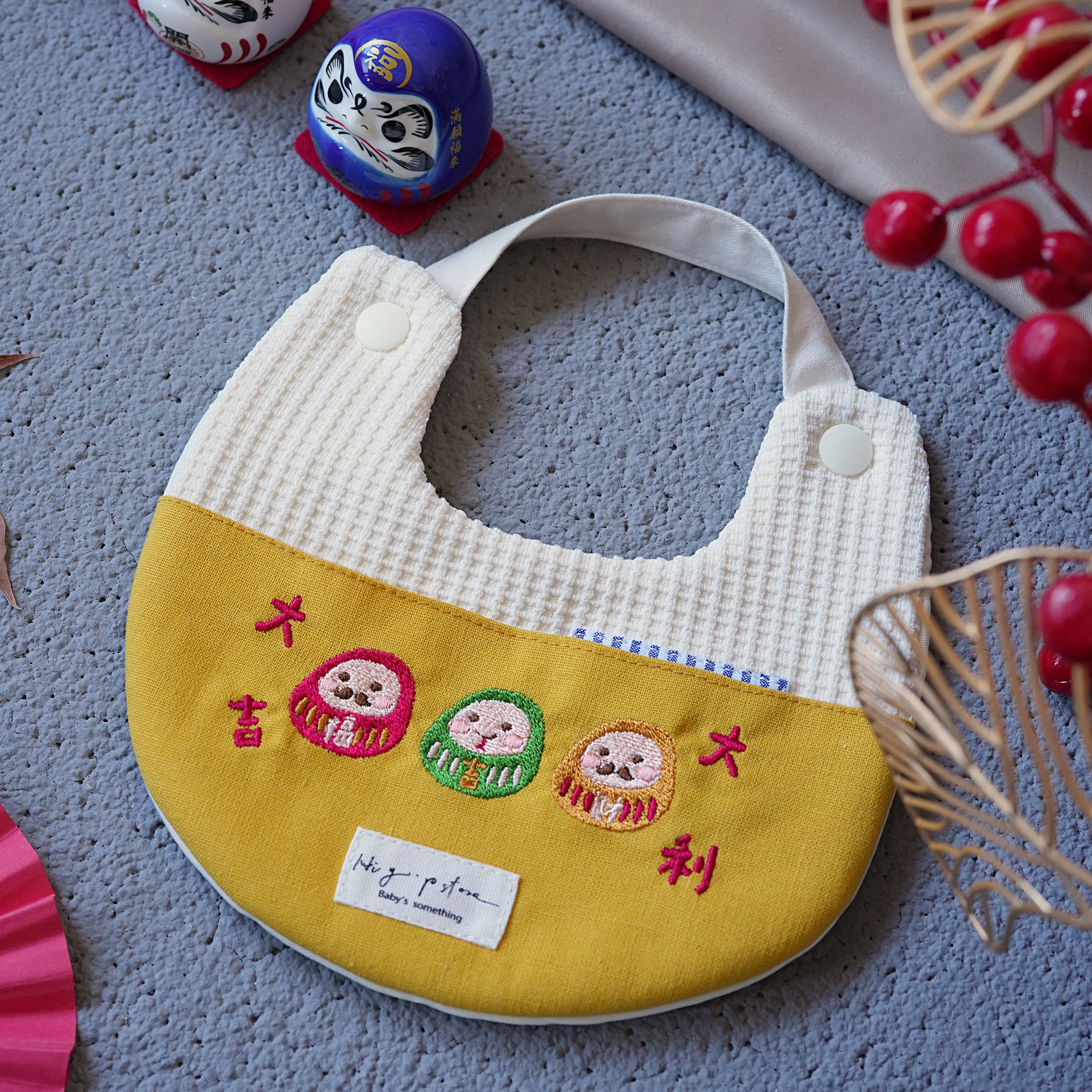 Hi Y.P store-手作圍兜-獨家設計款-開運吉利達摩(口袋兩用兜)