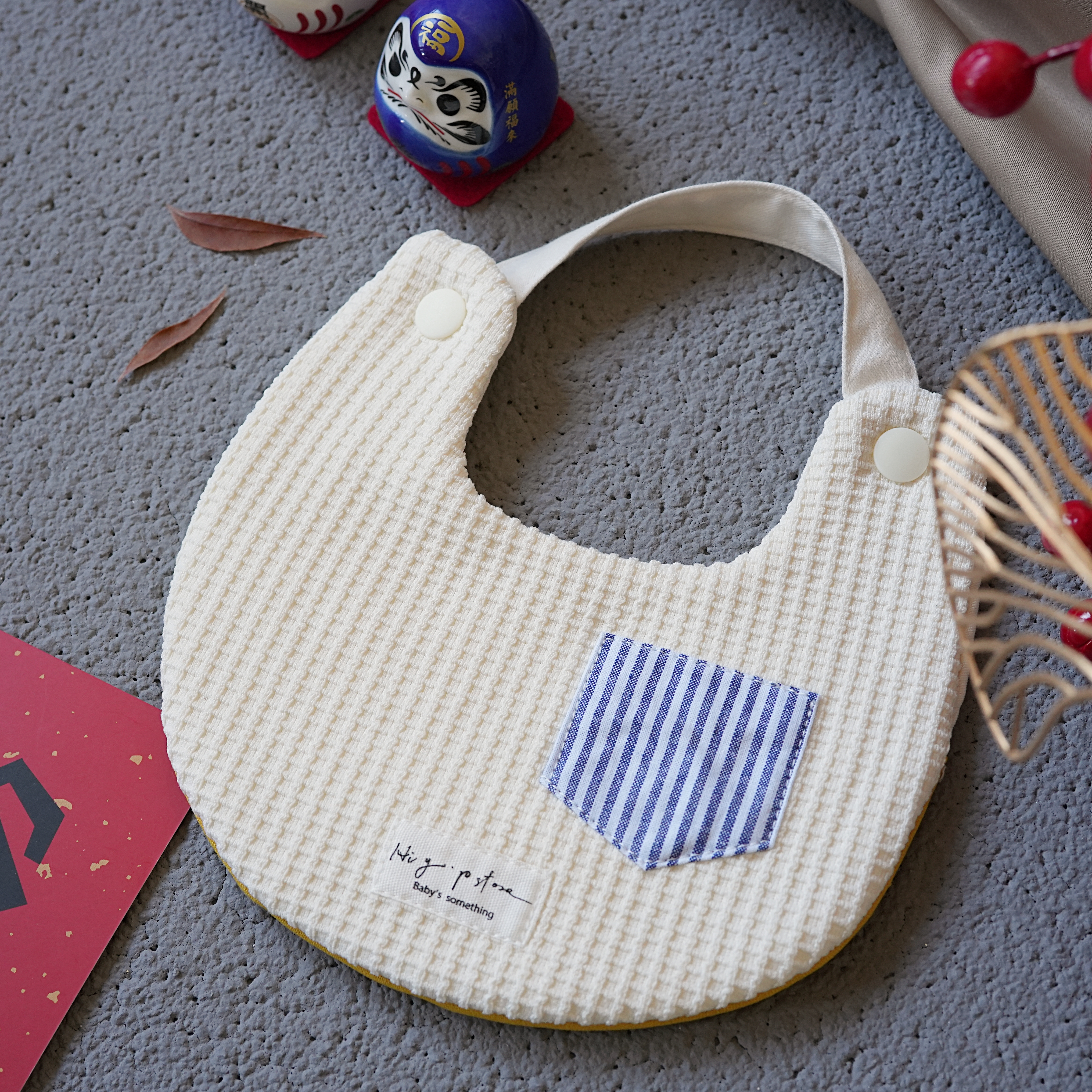 Hi Y.P store-手作圍兜-獨家設計款-開運吉利達摩(口袋兩用兜)