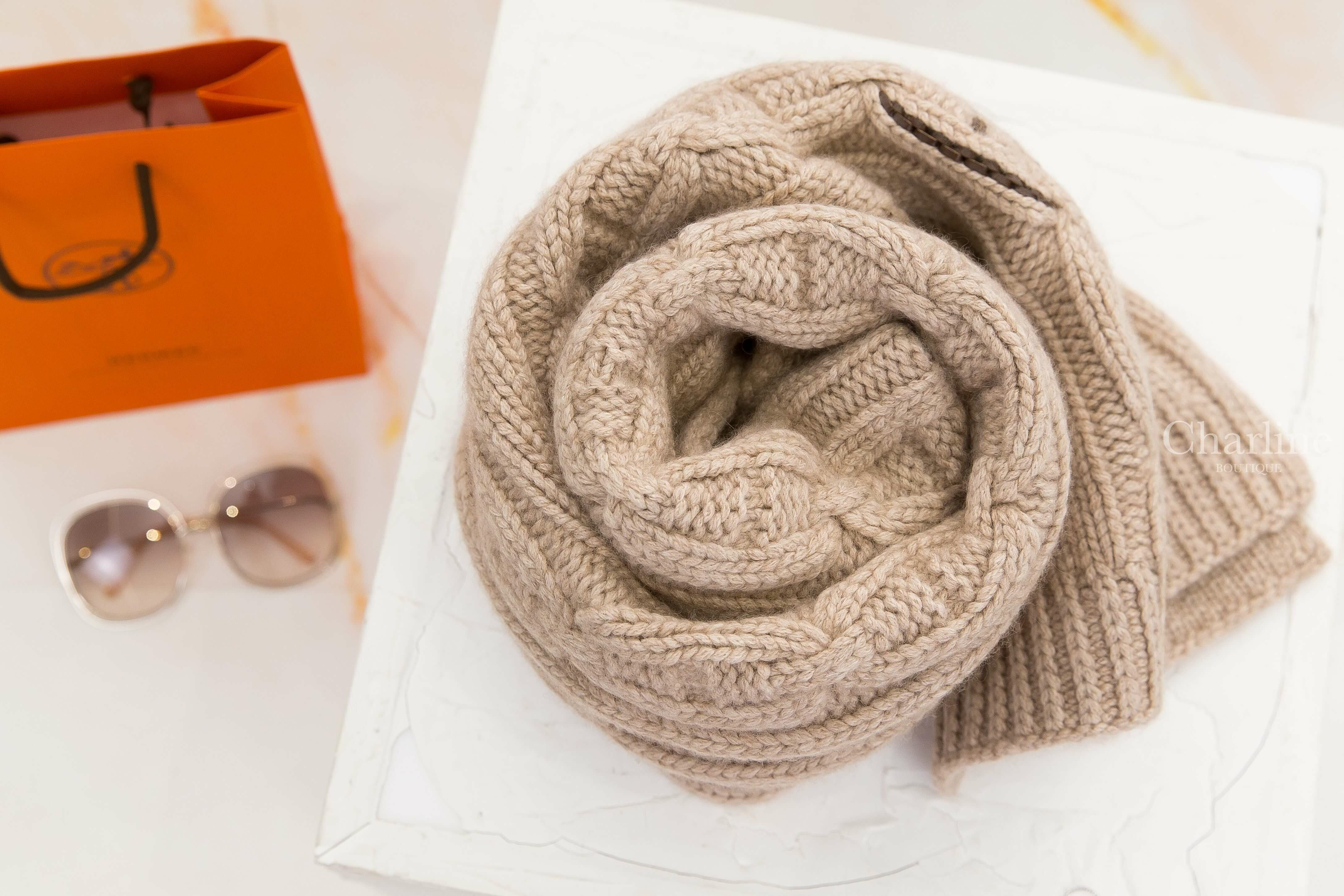 Hermès Tri-Maillon Details Cuir Muffler 淺褐色豬鼻子針織六色皮革刺繡喀什米爾圍巾-Charline Boutique 精品代購