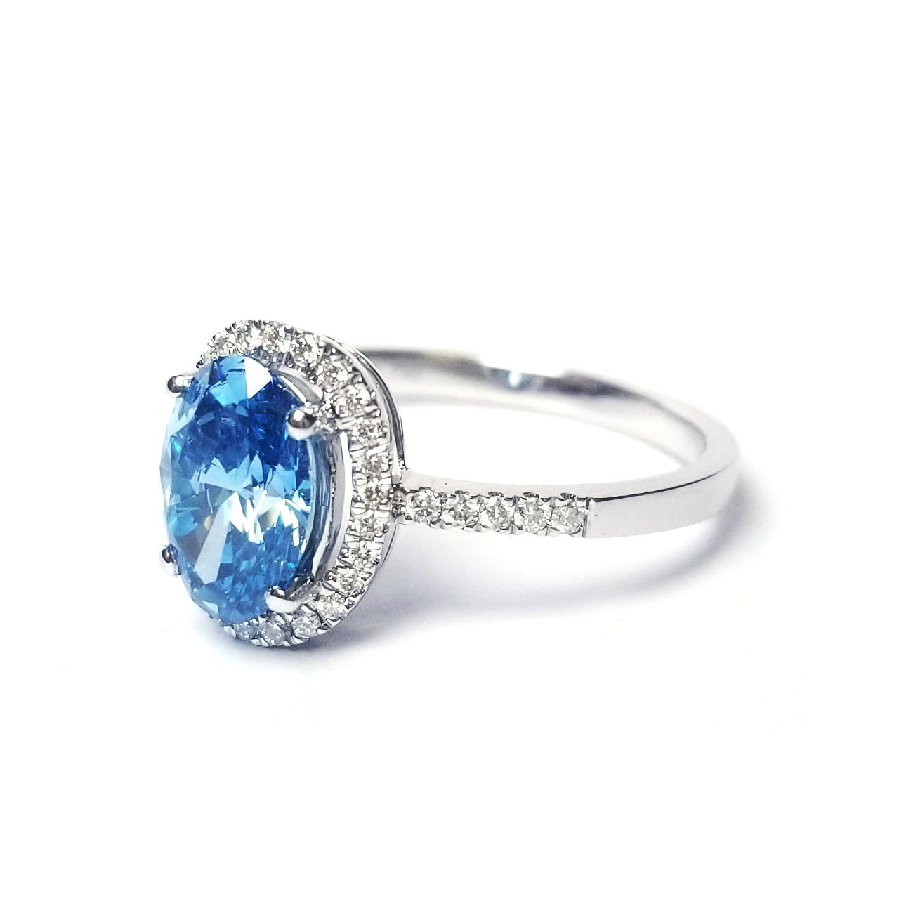 18K白金  實驗室培育橢圓形藍鑽石戒指