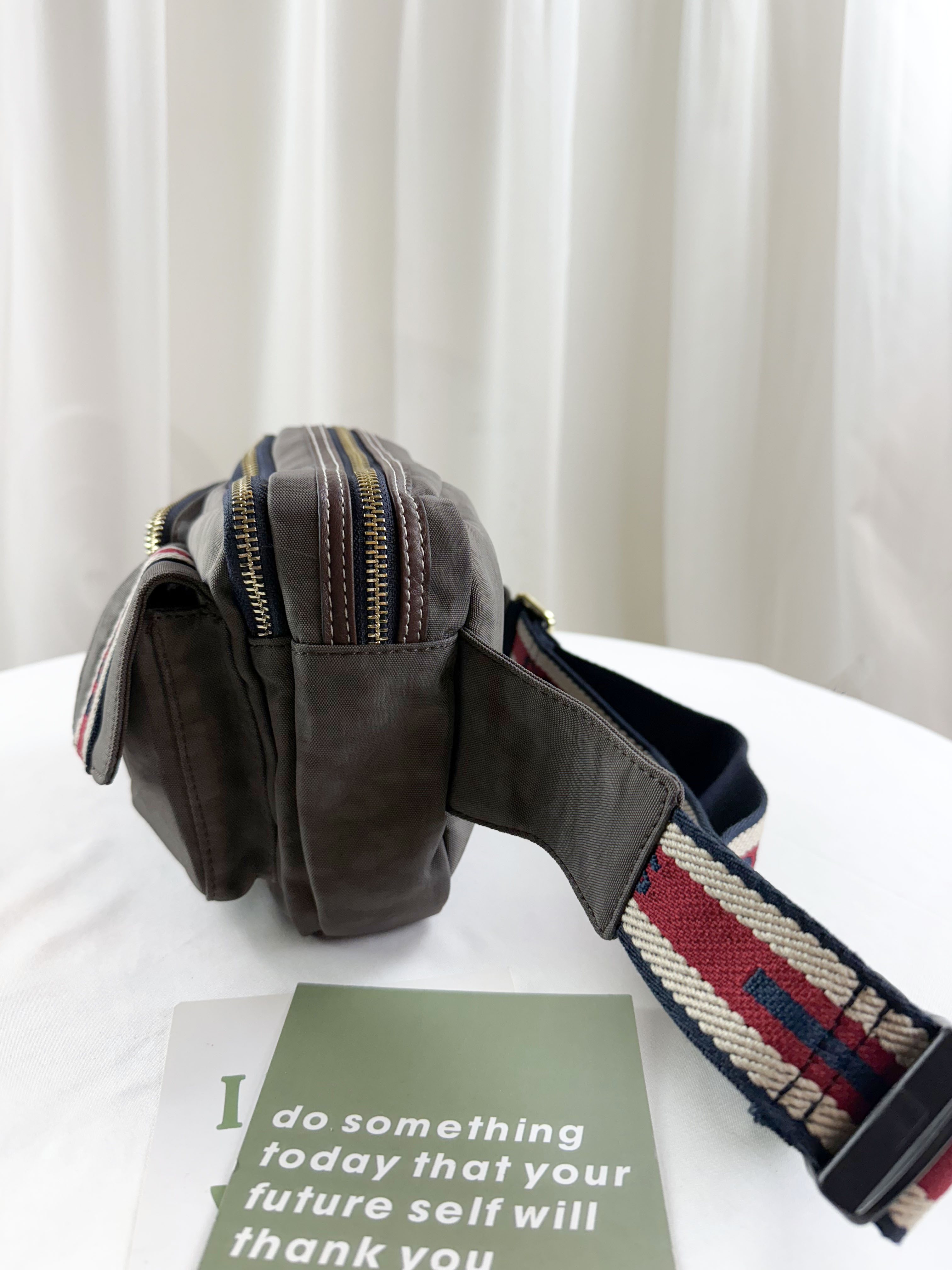 GOODS 織帶咖水洗紋防潑水側背胸包/腰包 #29529