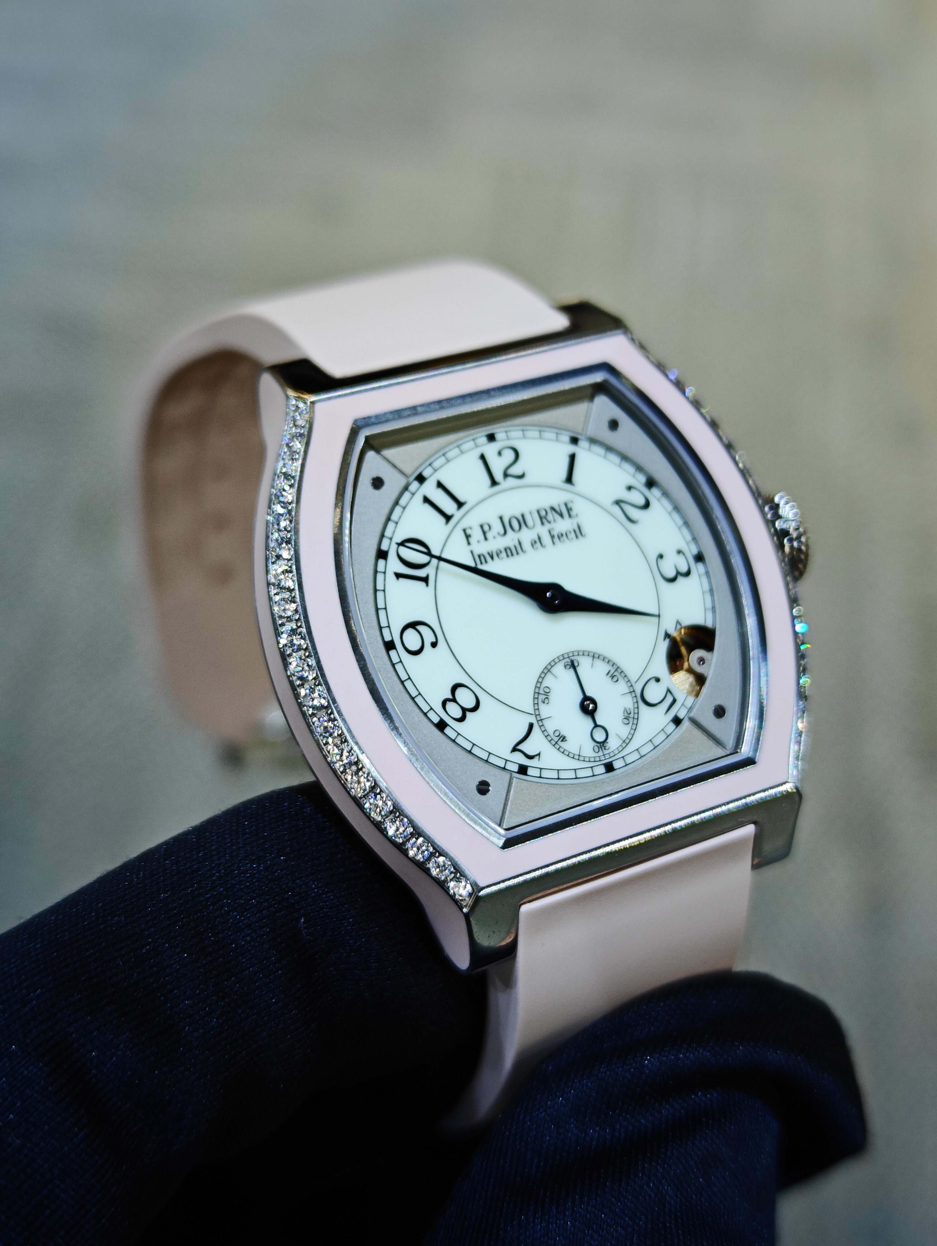 全新 F.P.JOURNE élégante鈦粉紅色金屬鑲嵌兩排鑽石40毫米腕錶