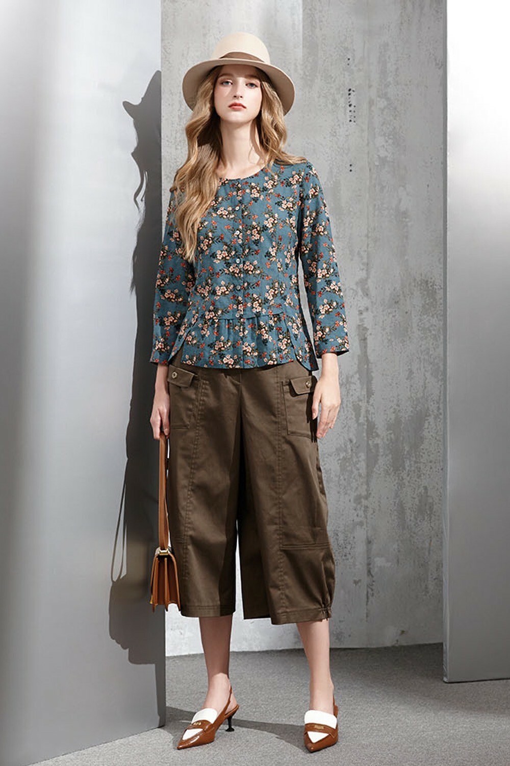 復古宮廷風優雅小碎花層次設計造型修身上衣V6052