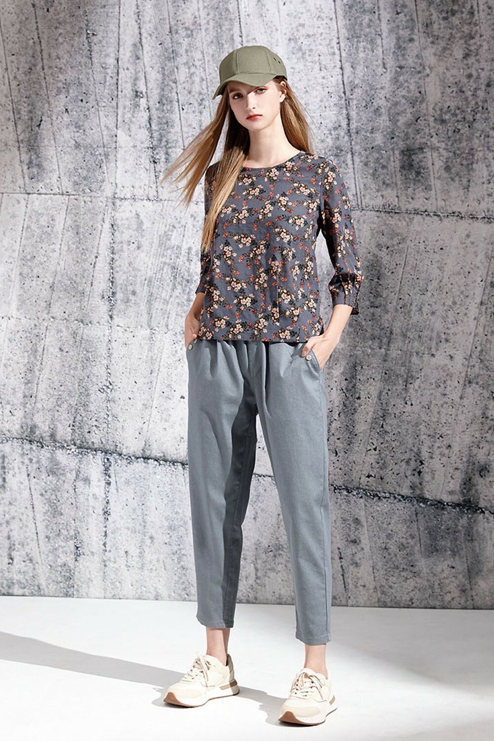 復古可愛小碎花袖口小立摺造型修身上衣V6051