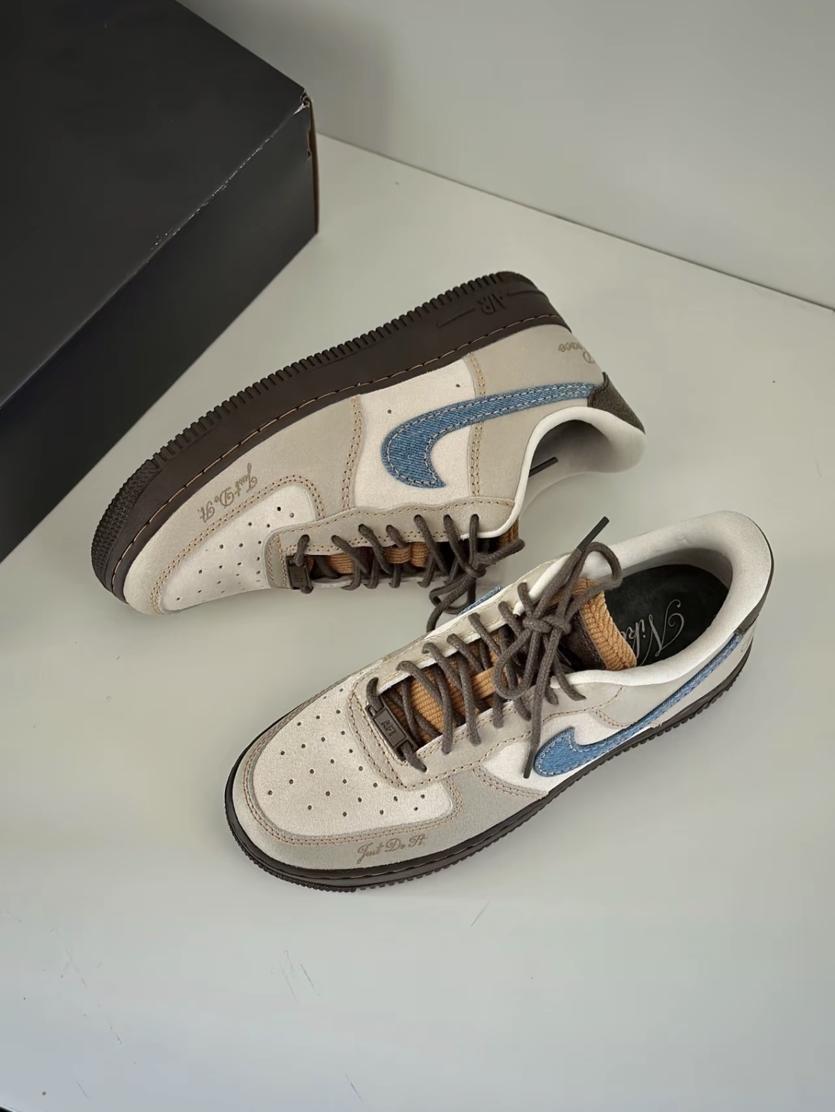 Nike Air force 1 杏仁拿鐵 麂皮 磨砂拼接 丹寧勾 燈芯絨 美拉德 深棕色 女款 HQ3458-142/預購