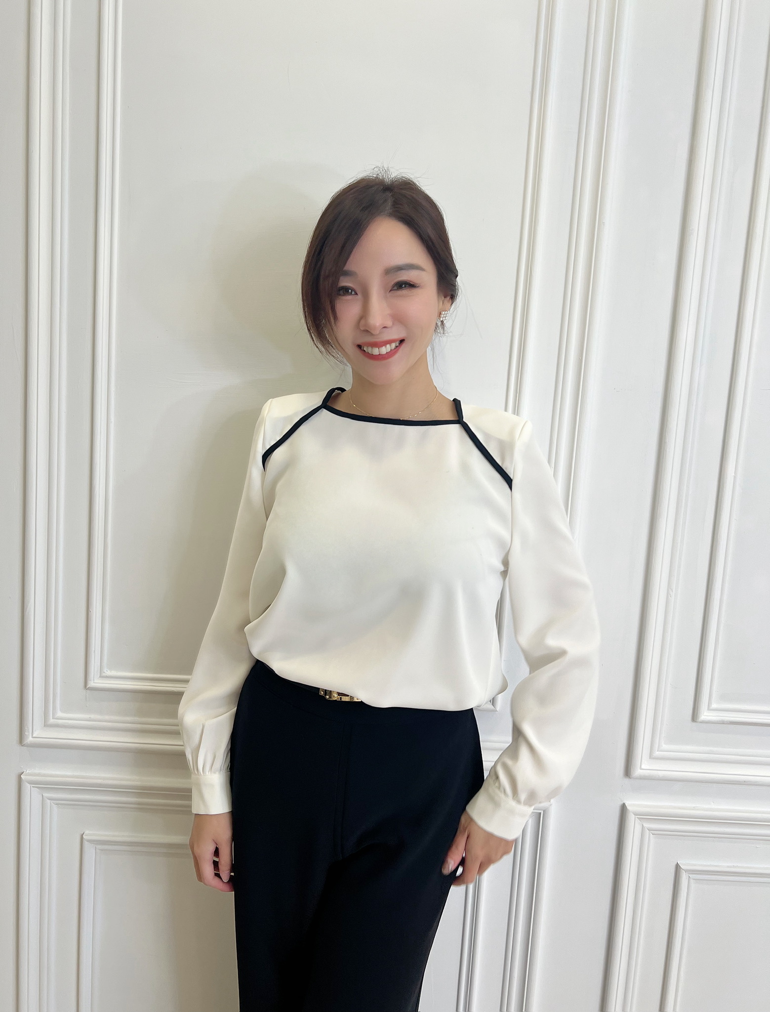 滾邊梯形領長袖上衣