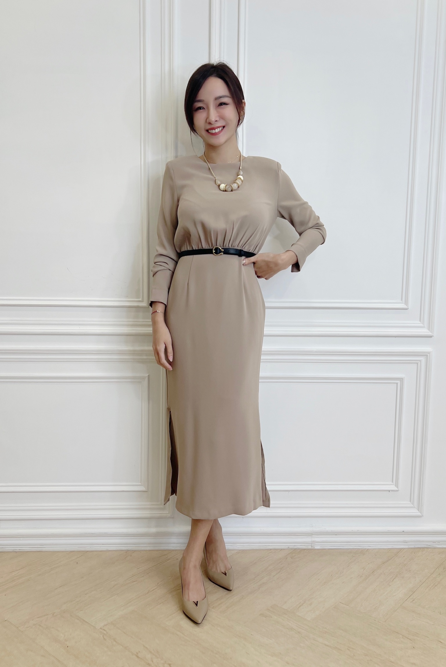 素面長袖腰間抓皺洋裝