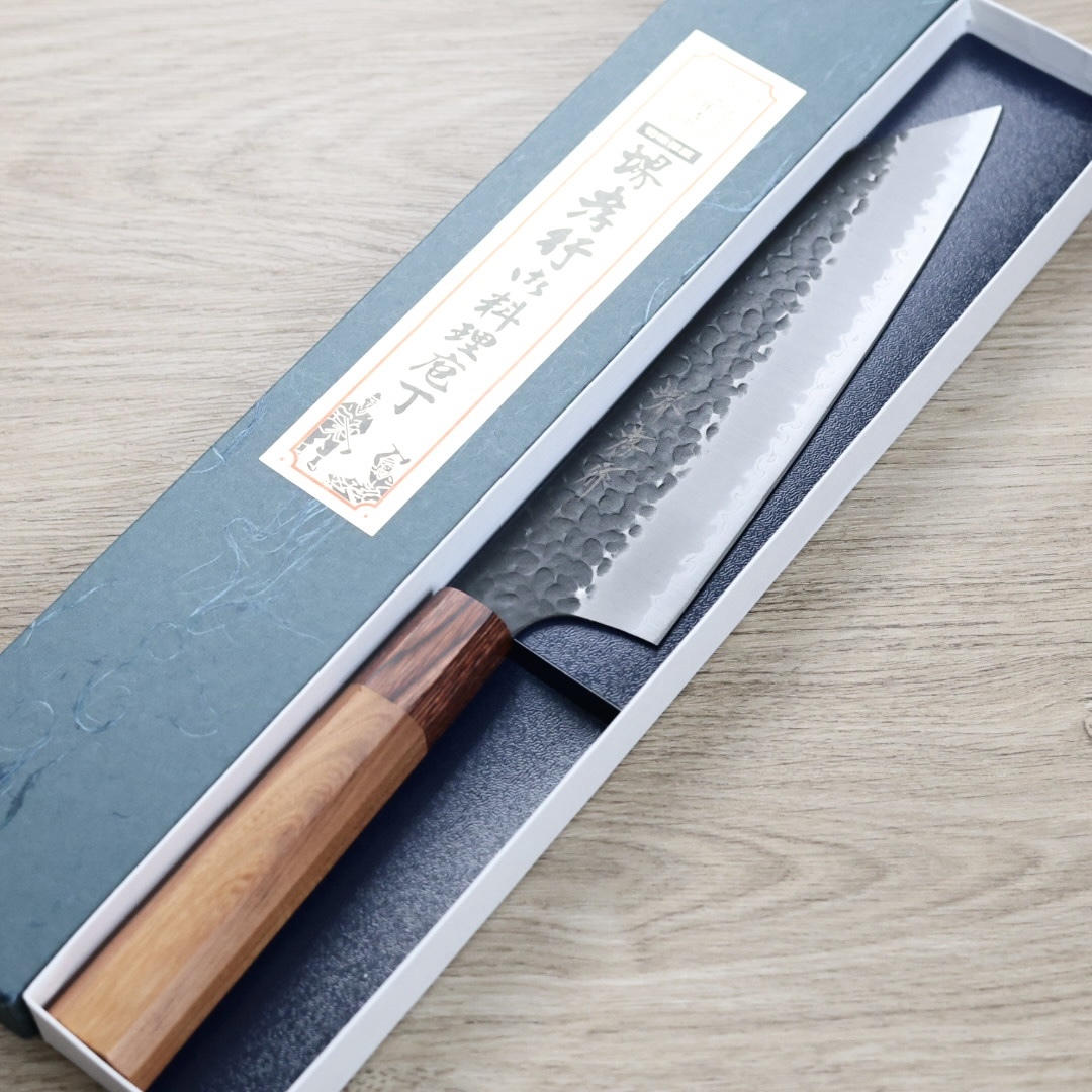 堺孝行《超青鋼/青紙スーパー黒打》剣型三徳 160 mm【欅(けやき 堺孝行《超青鋼/青紙スーパー黒打》剣型三徳 160 mm【欅(けやき