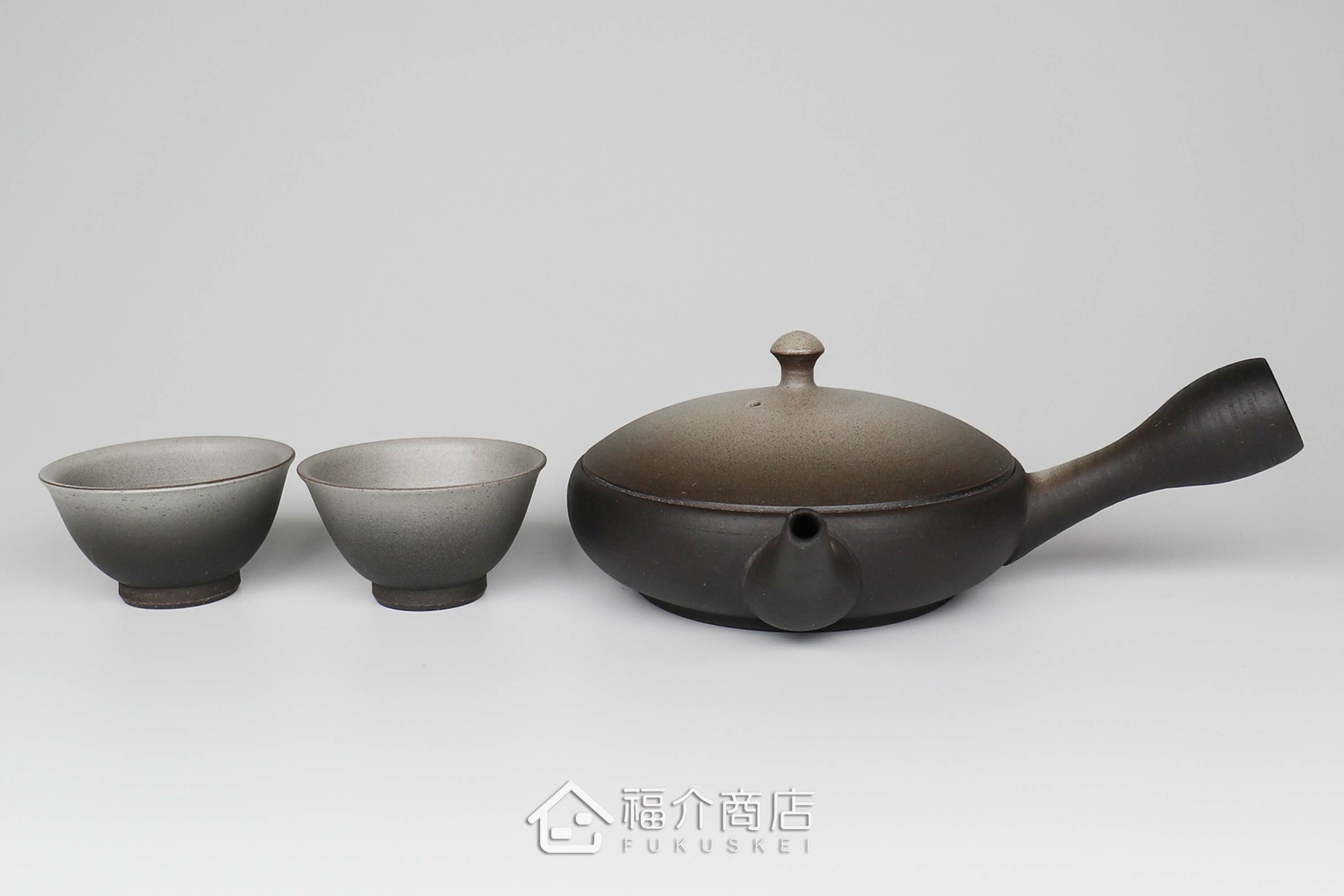 泡茶用的100ml日本陶瓷茶壺與2個50ml小茶杯的茶具組合