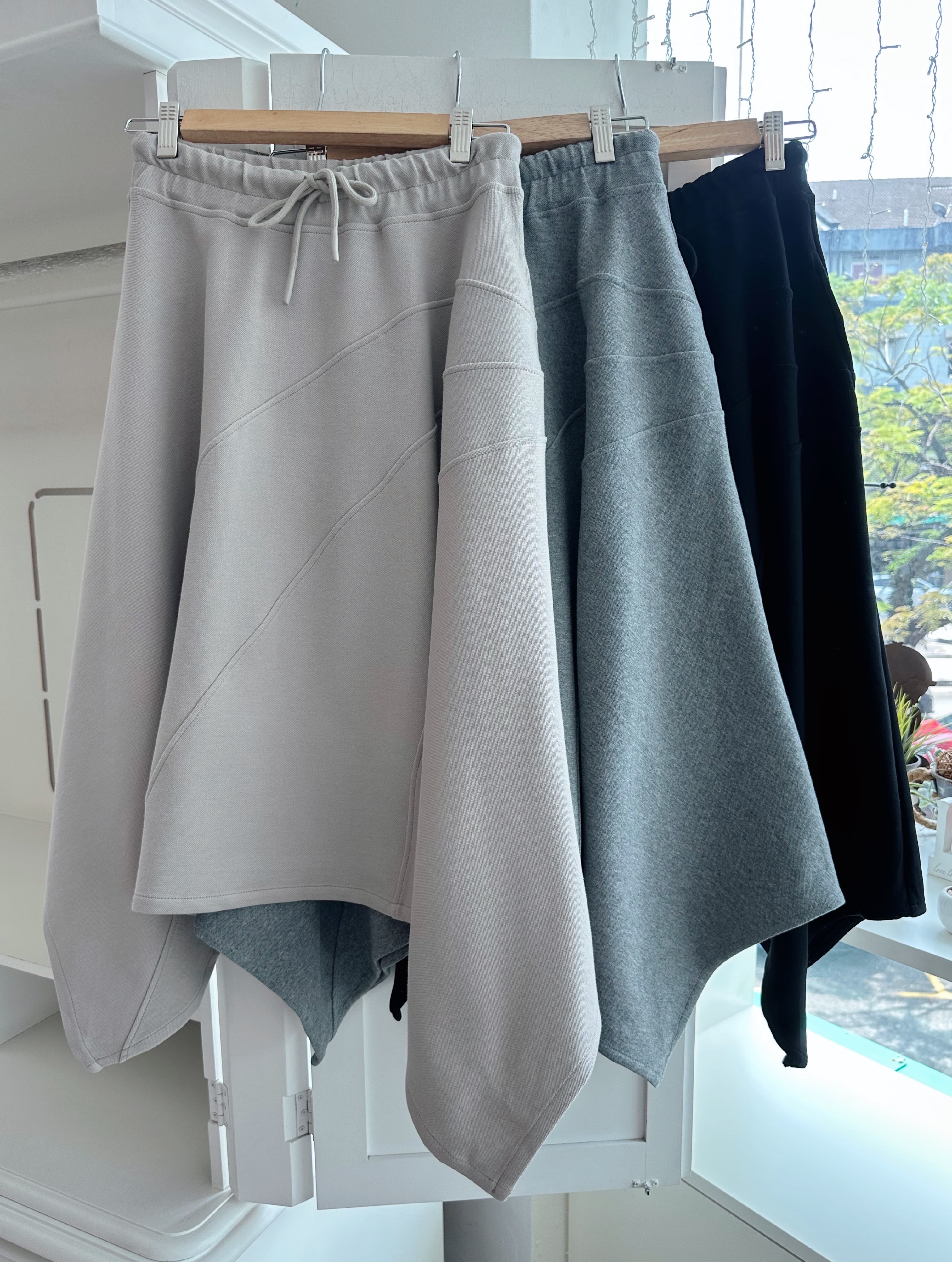 CASUAL ASYMMETRIC MIDI SKIRT