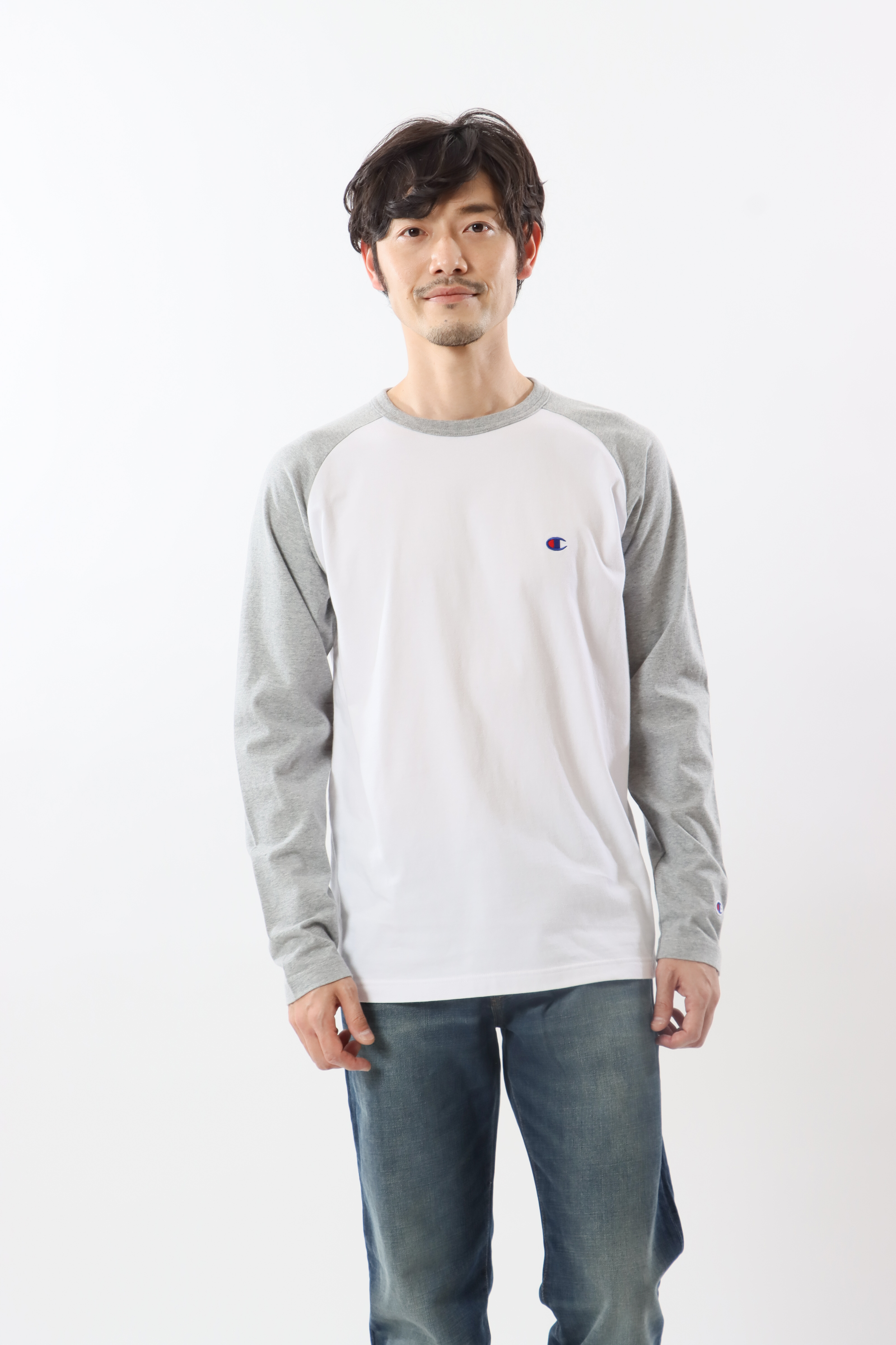 男款- BASIC 小C LOGO 落肩拼接長TEE-灰白色（C3-Y429-070）