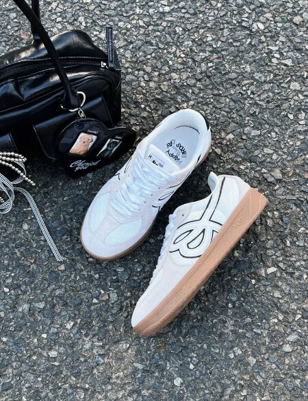 預購 HBD X WE FLOWER 小花鞋 白黑 黑框 焦糖底 德訓鞋 男女鞋