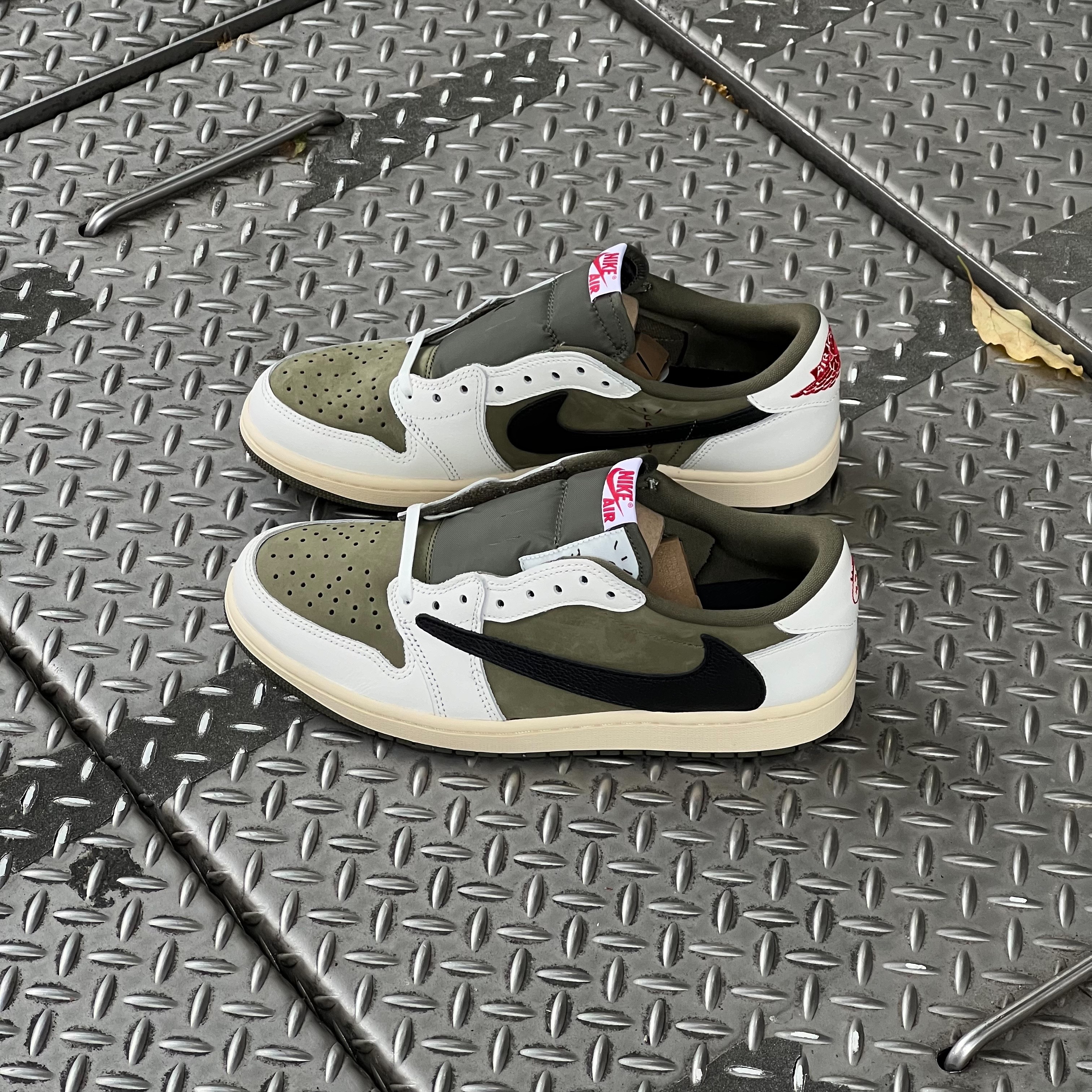 Travis Scott x Nike Air Jordan 1 Low OG "Medium Olive" 橄欖綠 倒鉤 DM7866-200