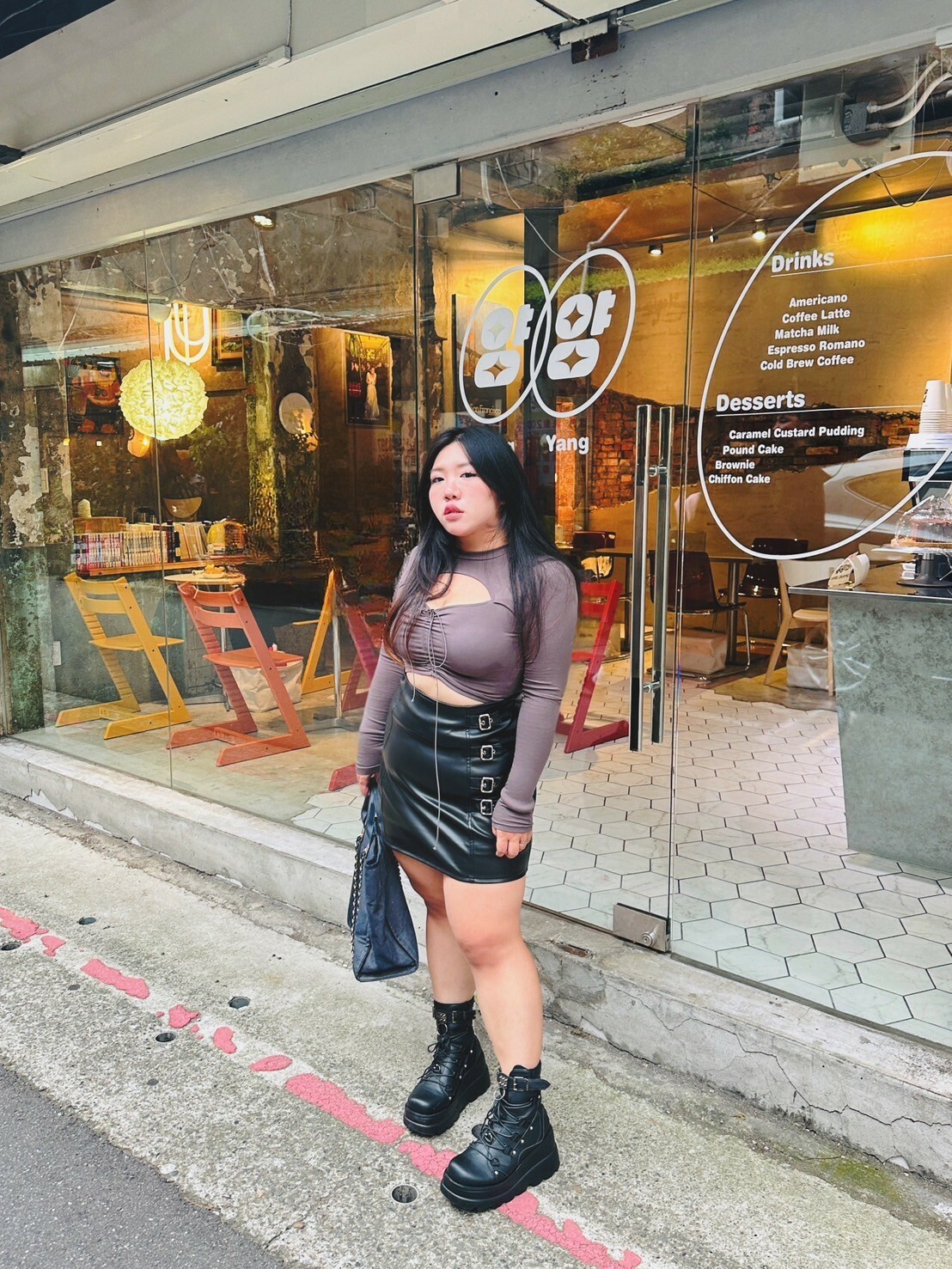 設計感鐵釦皮裙