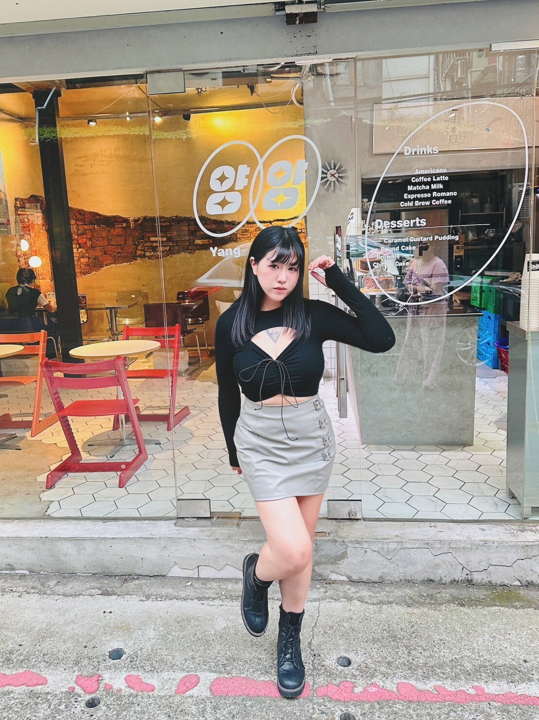 簍空顯胸長袖上衣