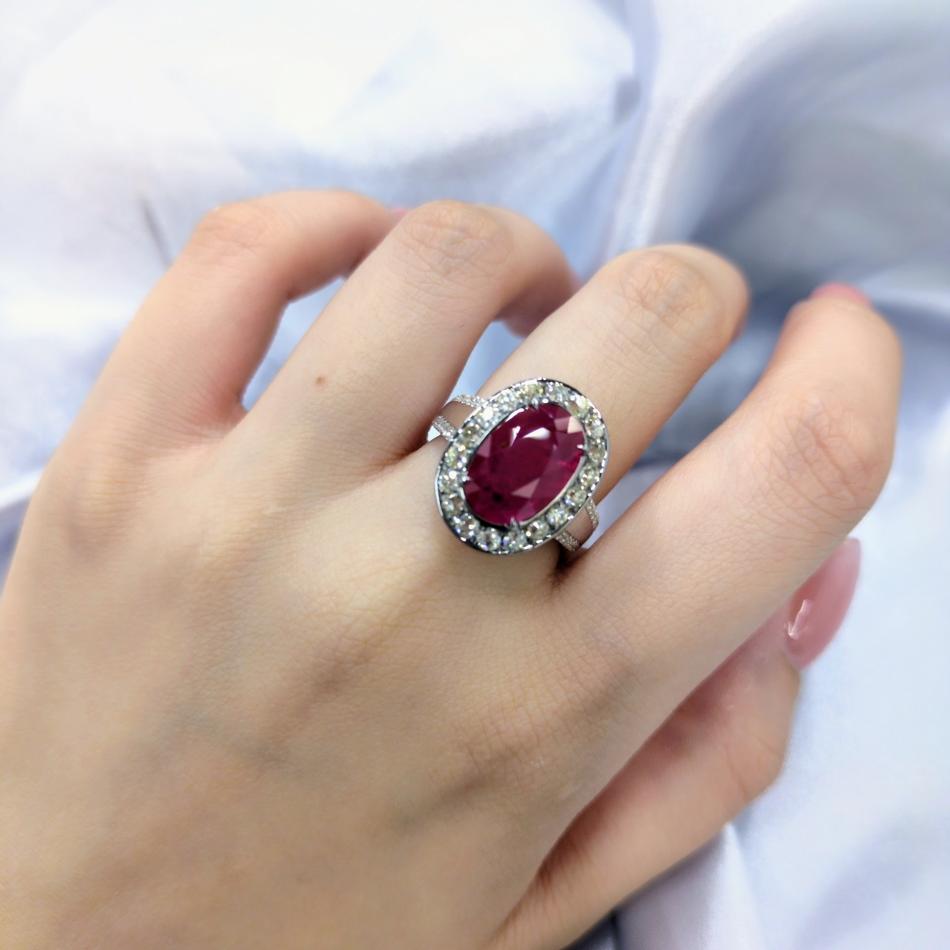 18K Gold 3.73ct Ruby and Diamond Ring