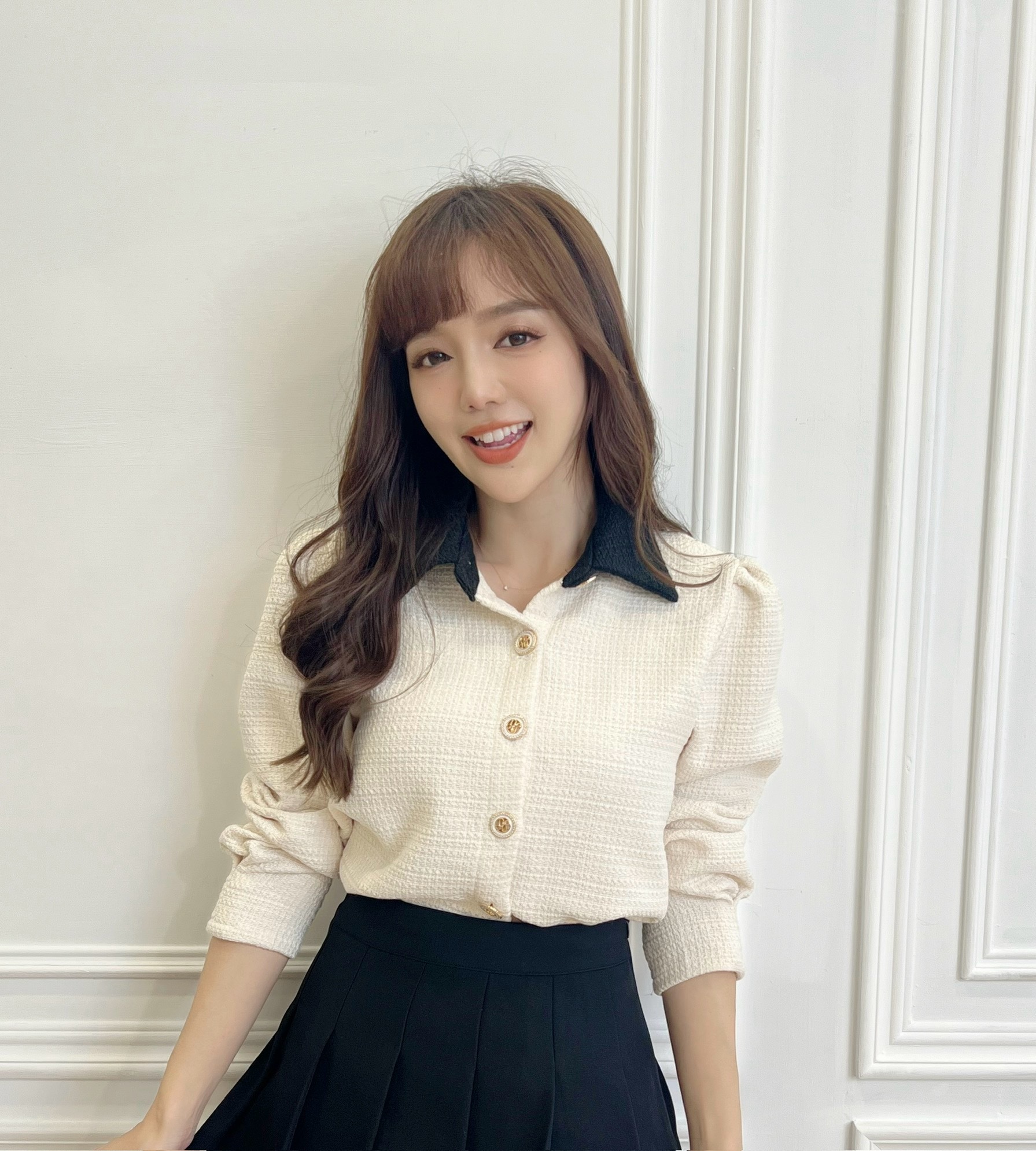 撞色翻領金釦壓格紋上衣