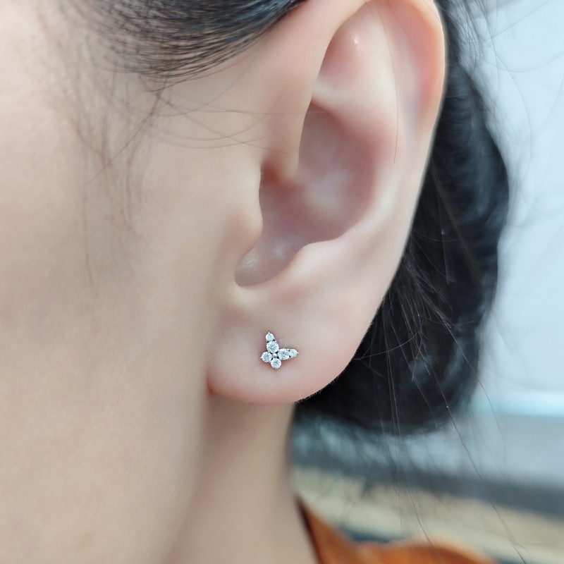 18K白金蝴蝶造型鑽石耳環