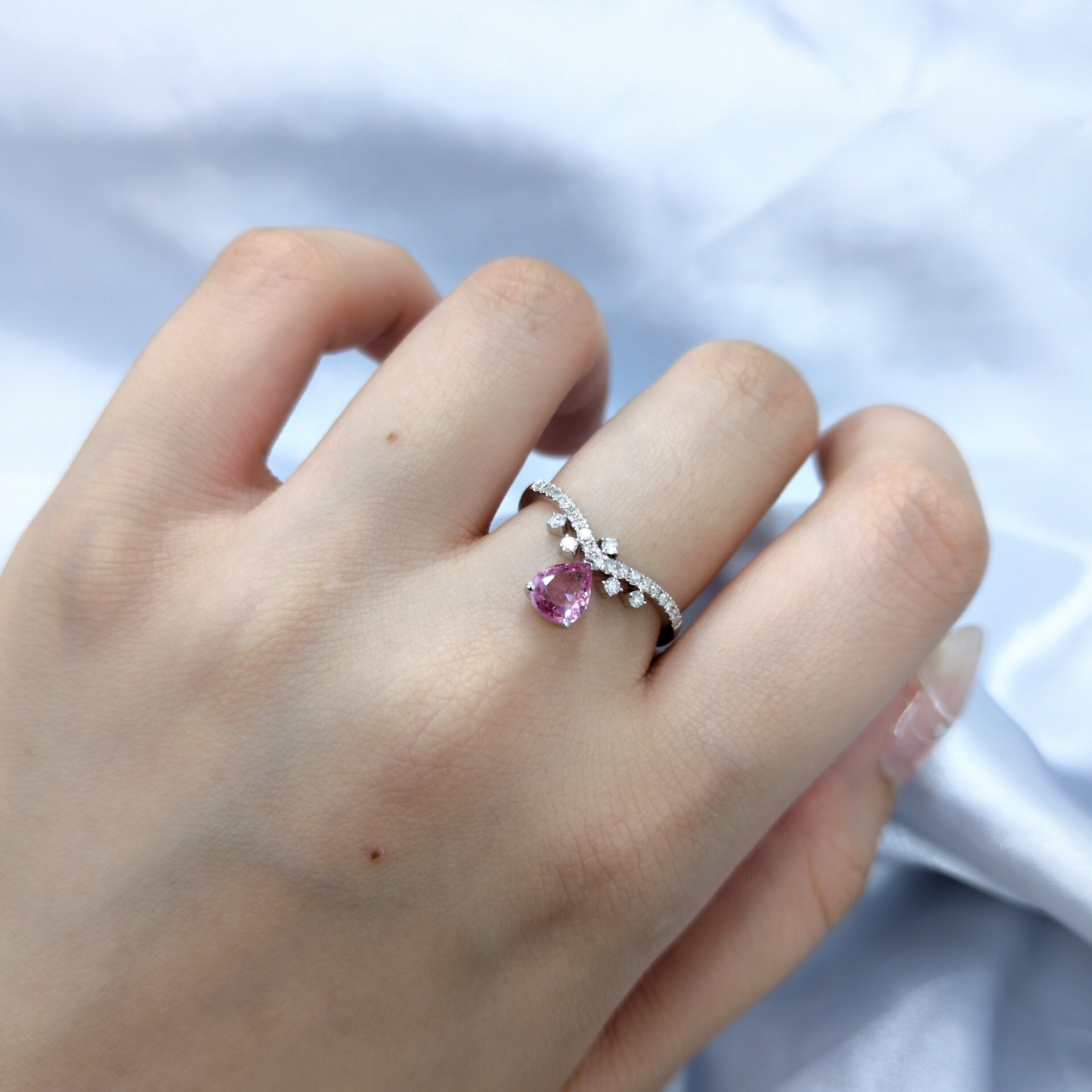 18K White Gold 0.73ct Sapphire and Diamond Ring