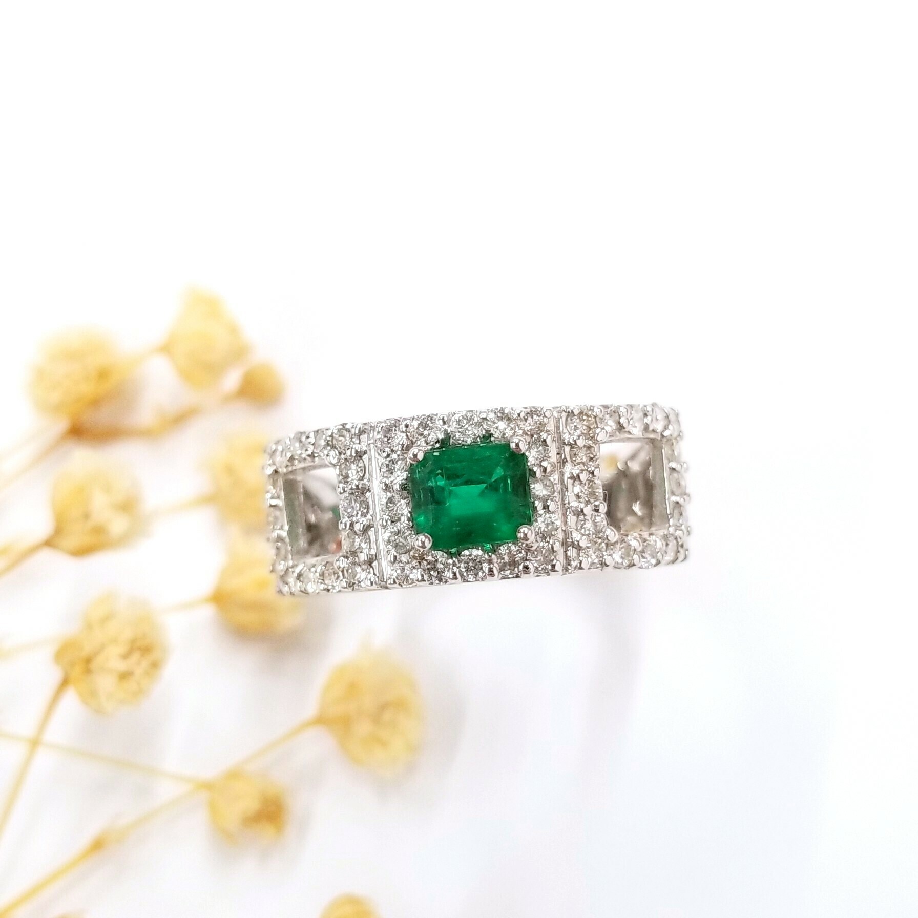 18K White Gold 0.59ct Emerald and Diamond Ring