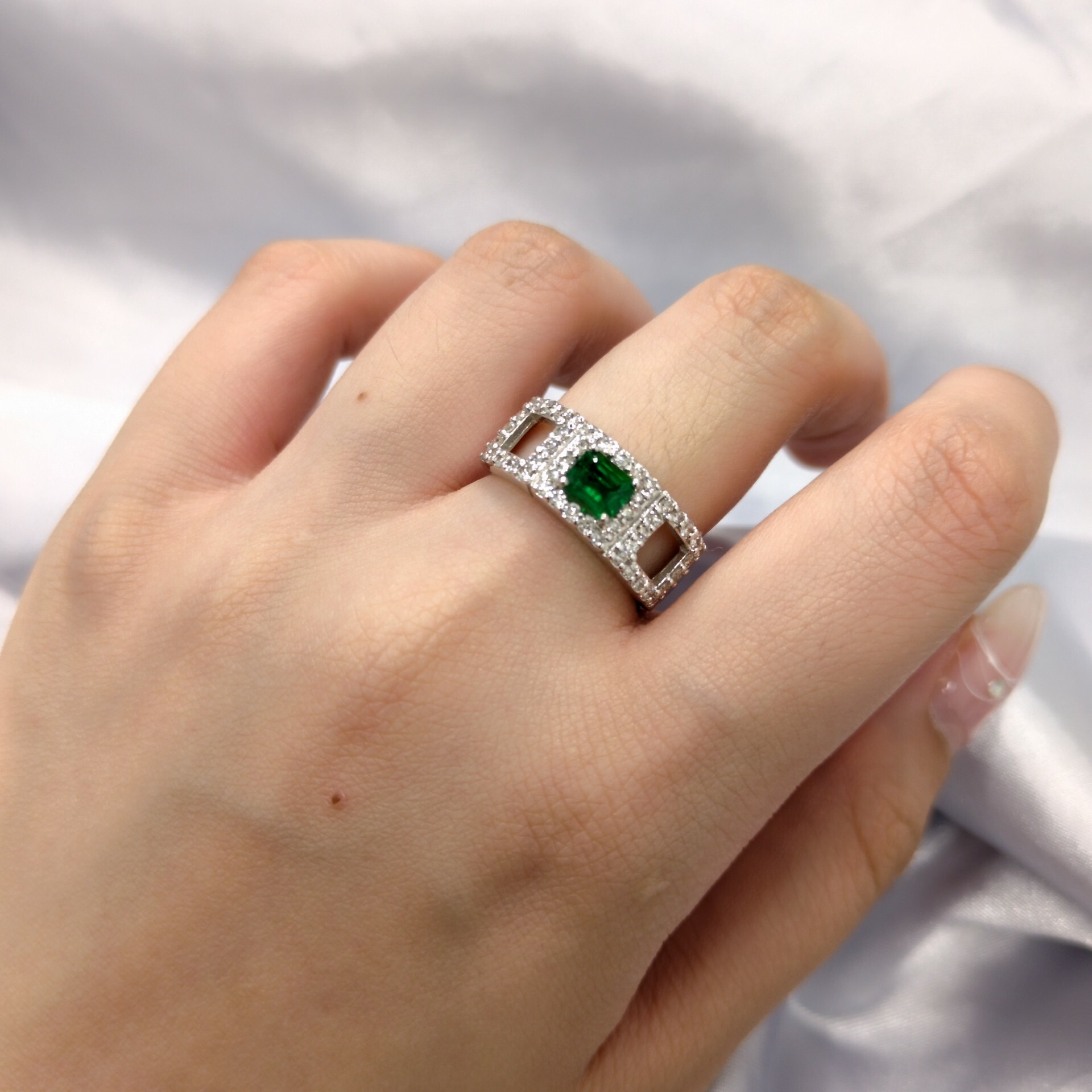 18K White Gold 0.59ct Emerald and Diamond Ring
