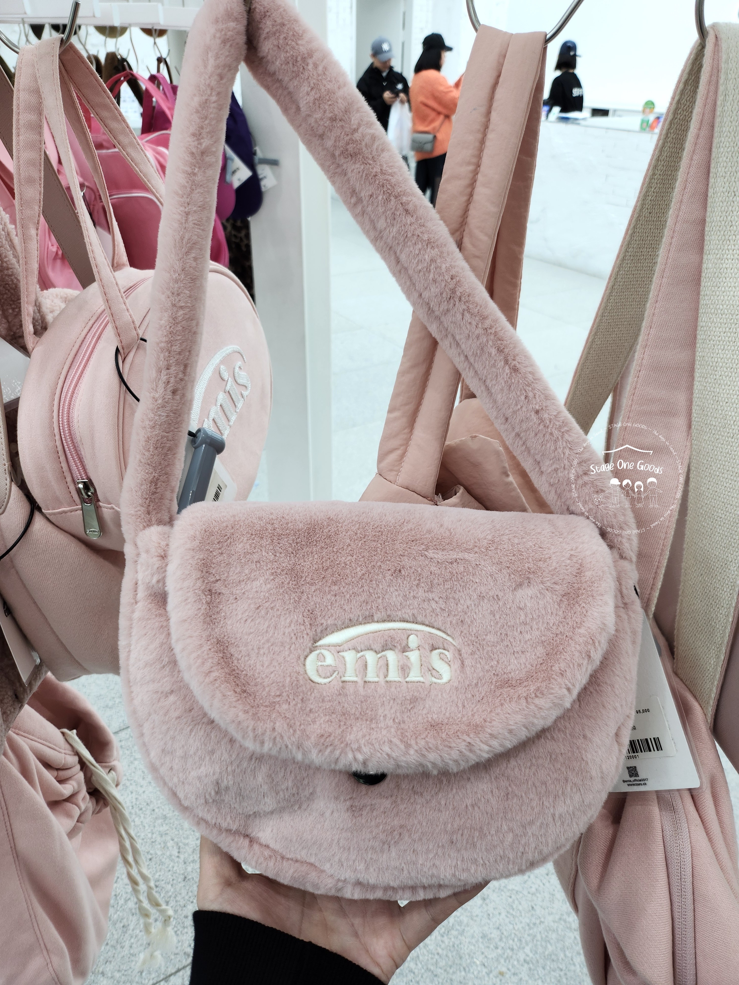 ★正規品★ 【EMIS】 FUR HALF MOON FLAP BAG ★送料・関税込★ ☆【emis】 FUR HALF MOON FLAP BAG-3color | もごつ