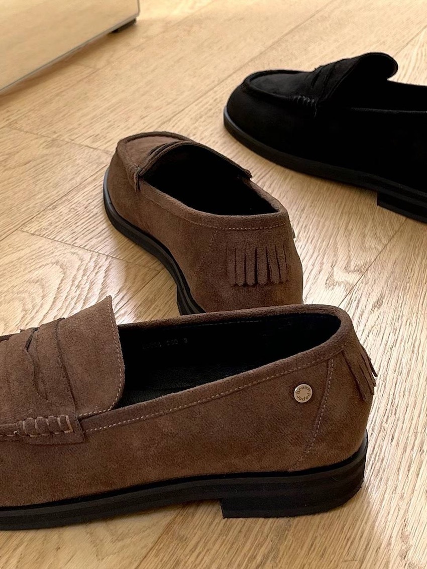 faux suede iron label heel tassel loafers