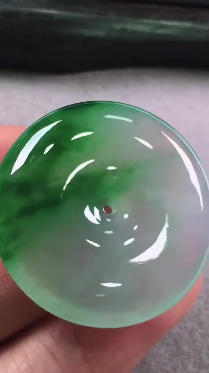 翡翠飄綠平安扣 (30.6mm直徑)