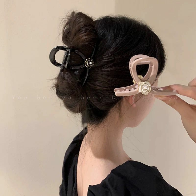 [2 for RM10] Camellia Medium Hair Claw