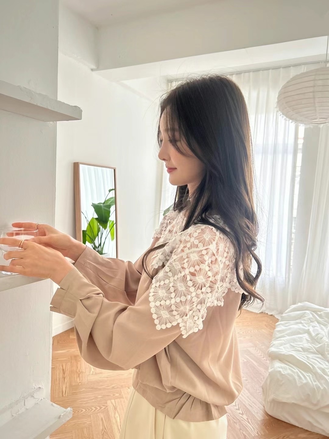 🇰🇷肩縷空蕾絲上衣