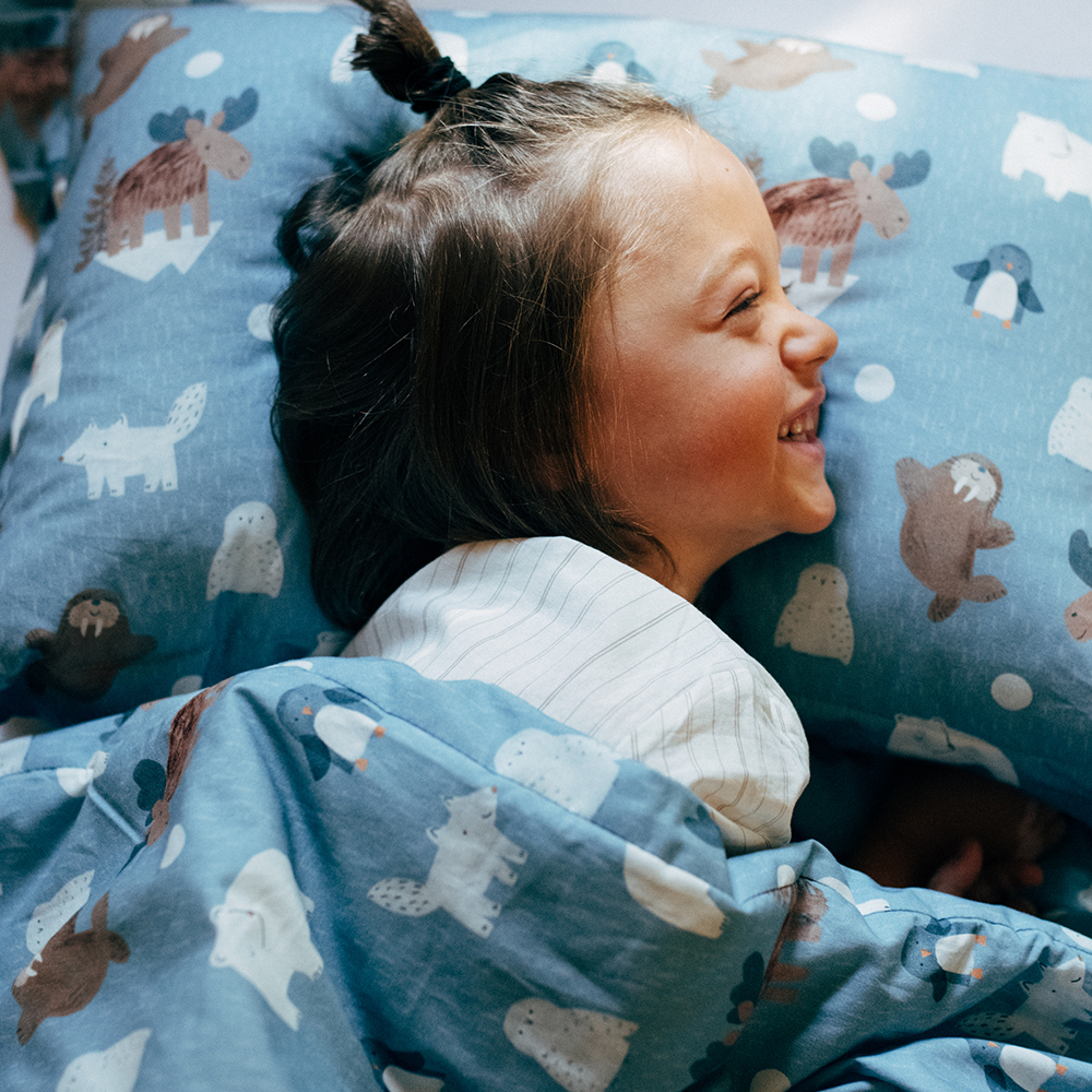 La Millou波蘭 竹纖涼感被(140x110cm)｜抗菌被｜無流蘇簡約質感｜北極好朋友(藍底)