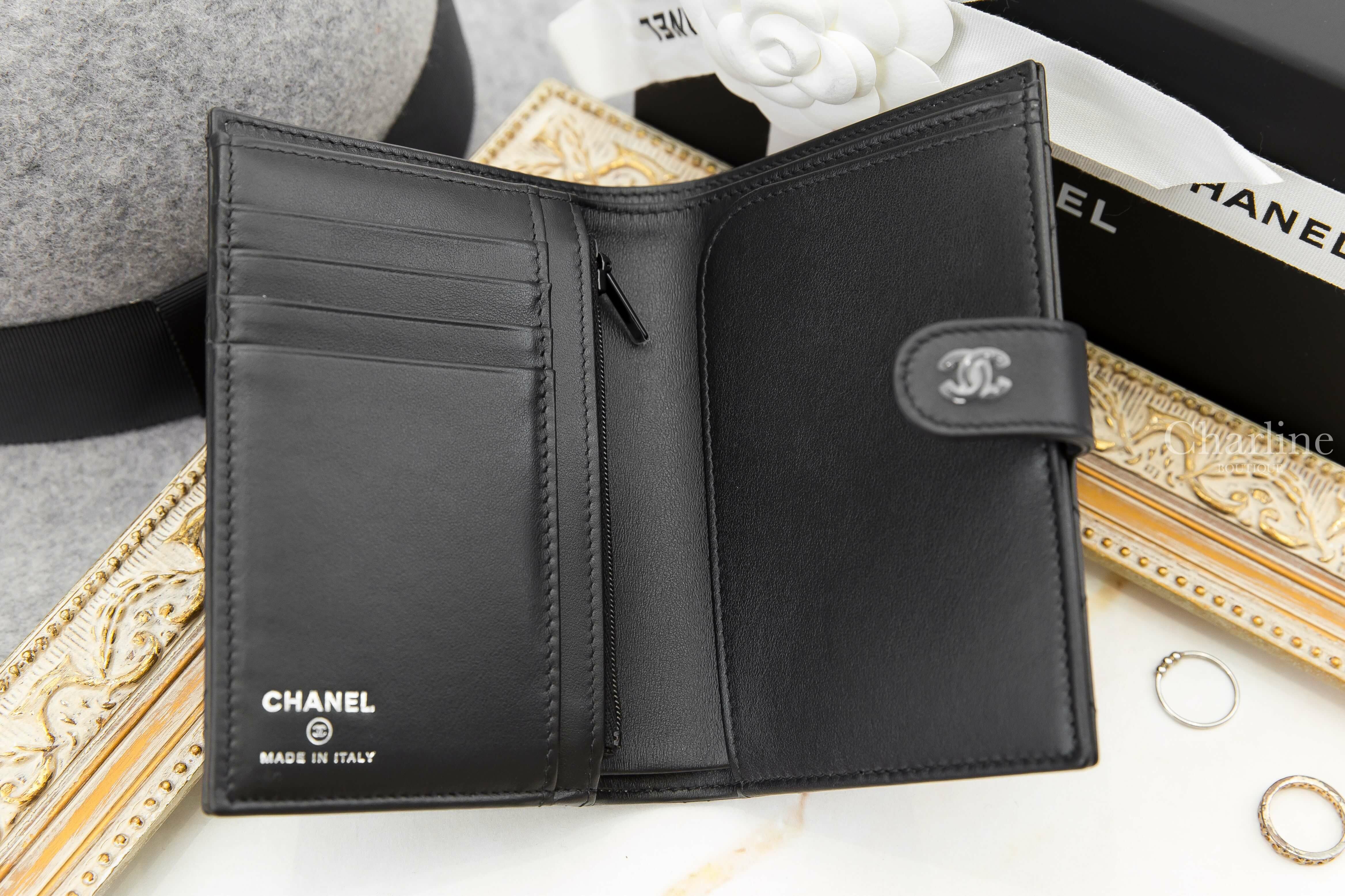 Chanel Passport Holder 黑色黑CC菱格紋黑色內裡釦式護照夾-Charline Boutique 精品代購